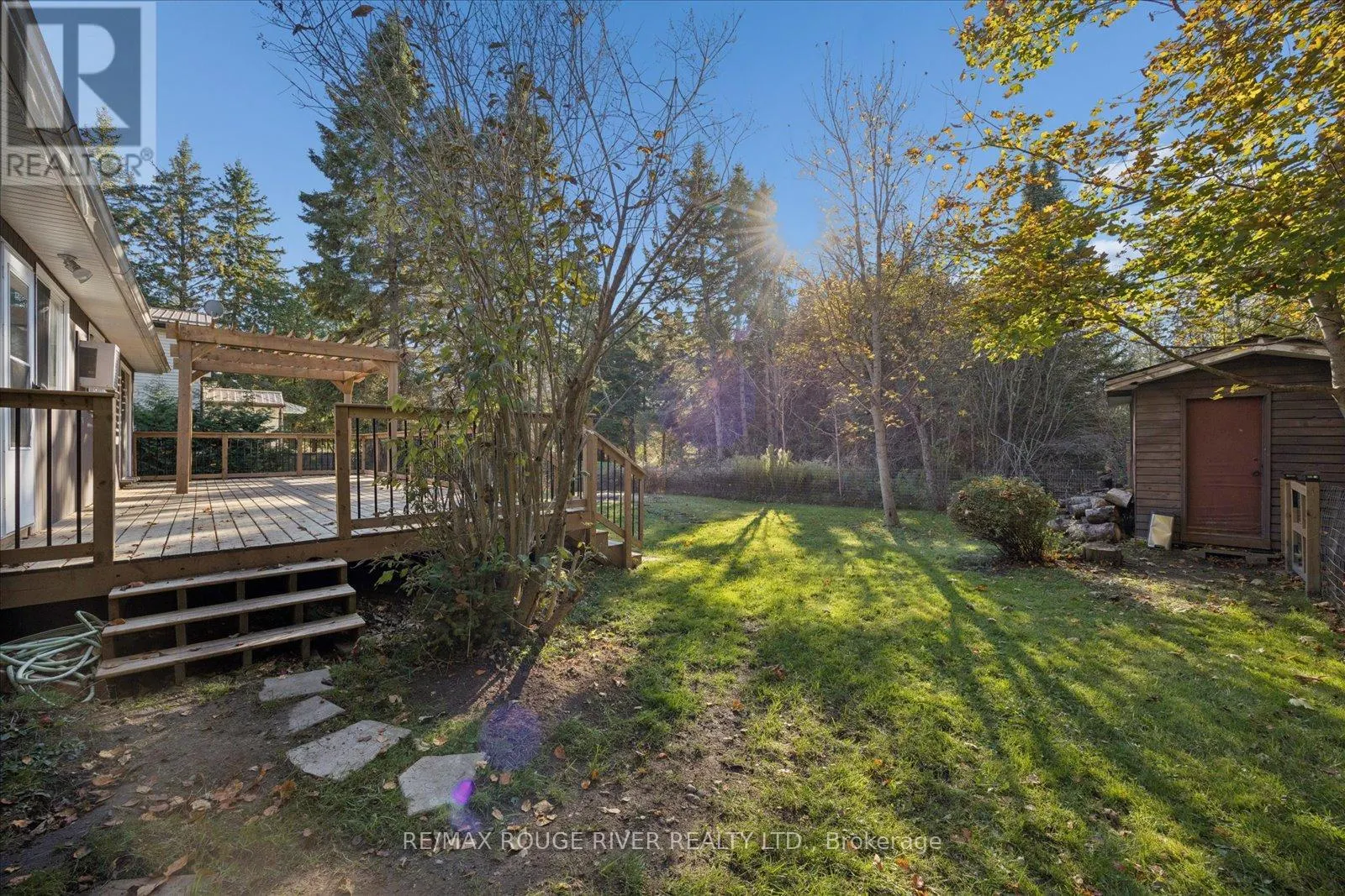 16 BLUMENWEG CRESCENT