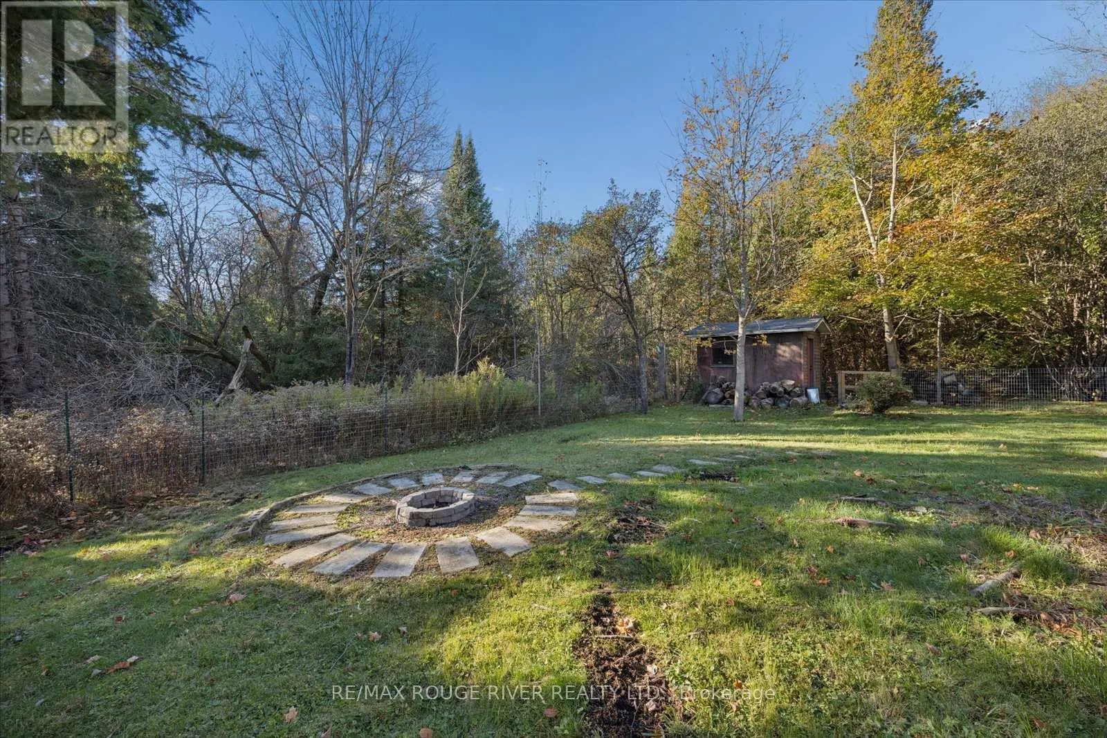 16 BLUMENWEG CRESCENT