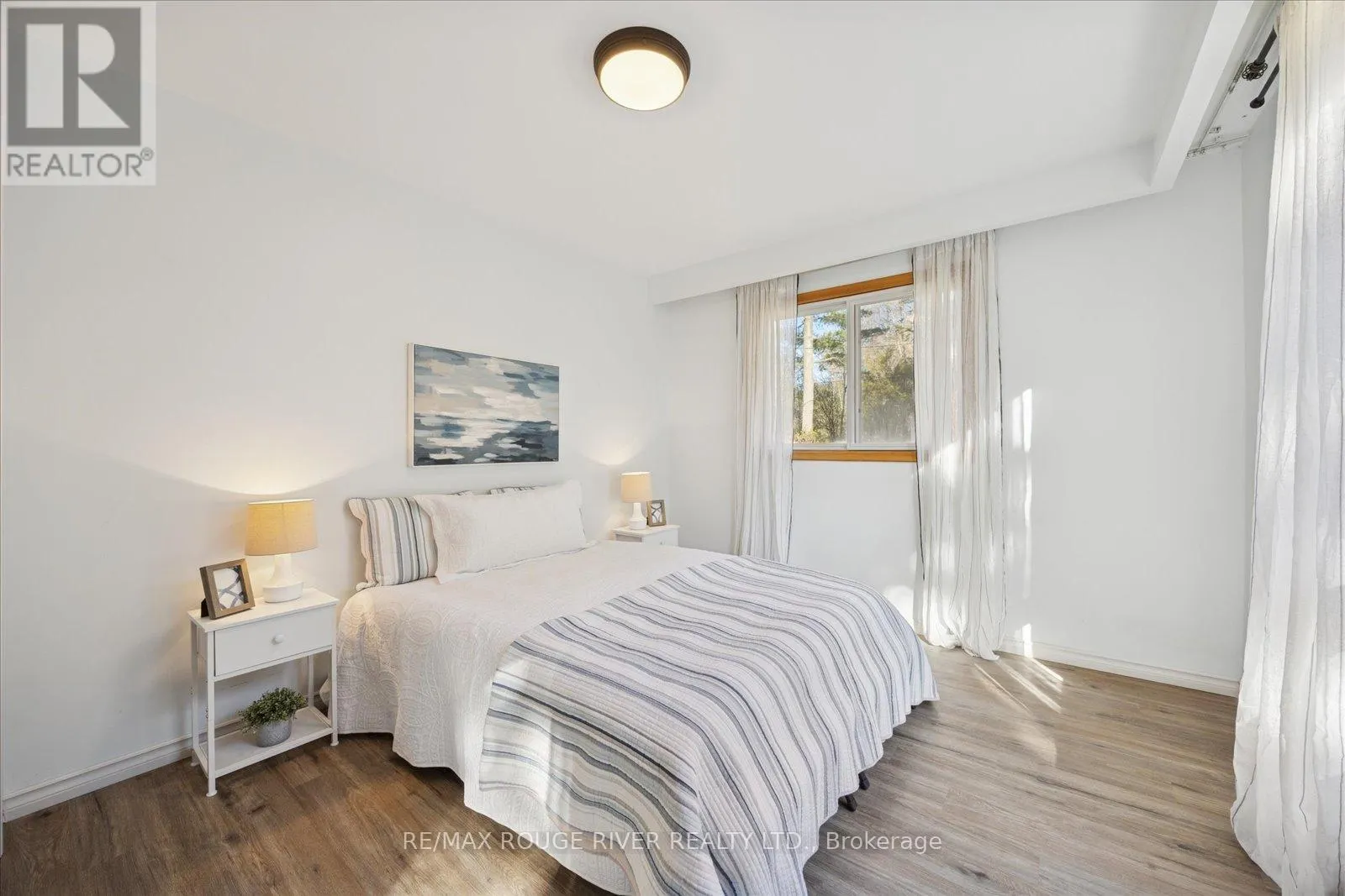 16 BLUMENWEG CRESCENT