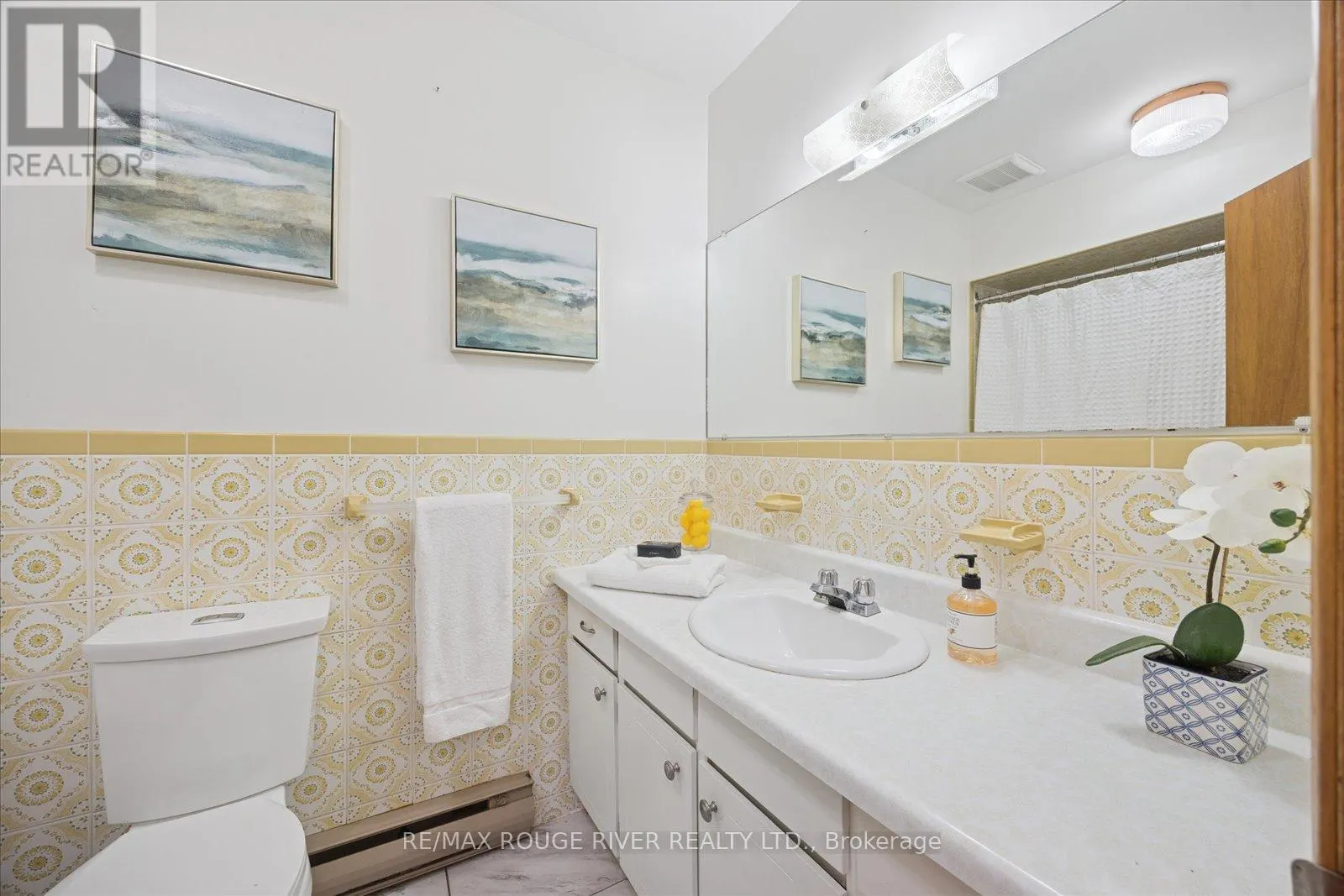 16 BLUMENWEG CRESCENT