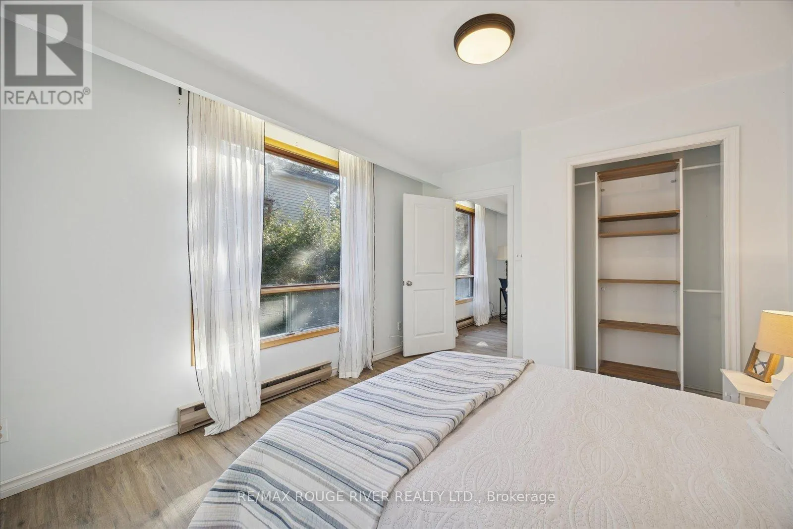 16 BLUMENWEG CRESCENT