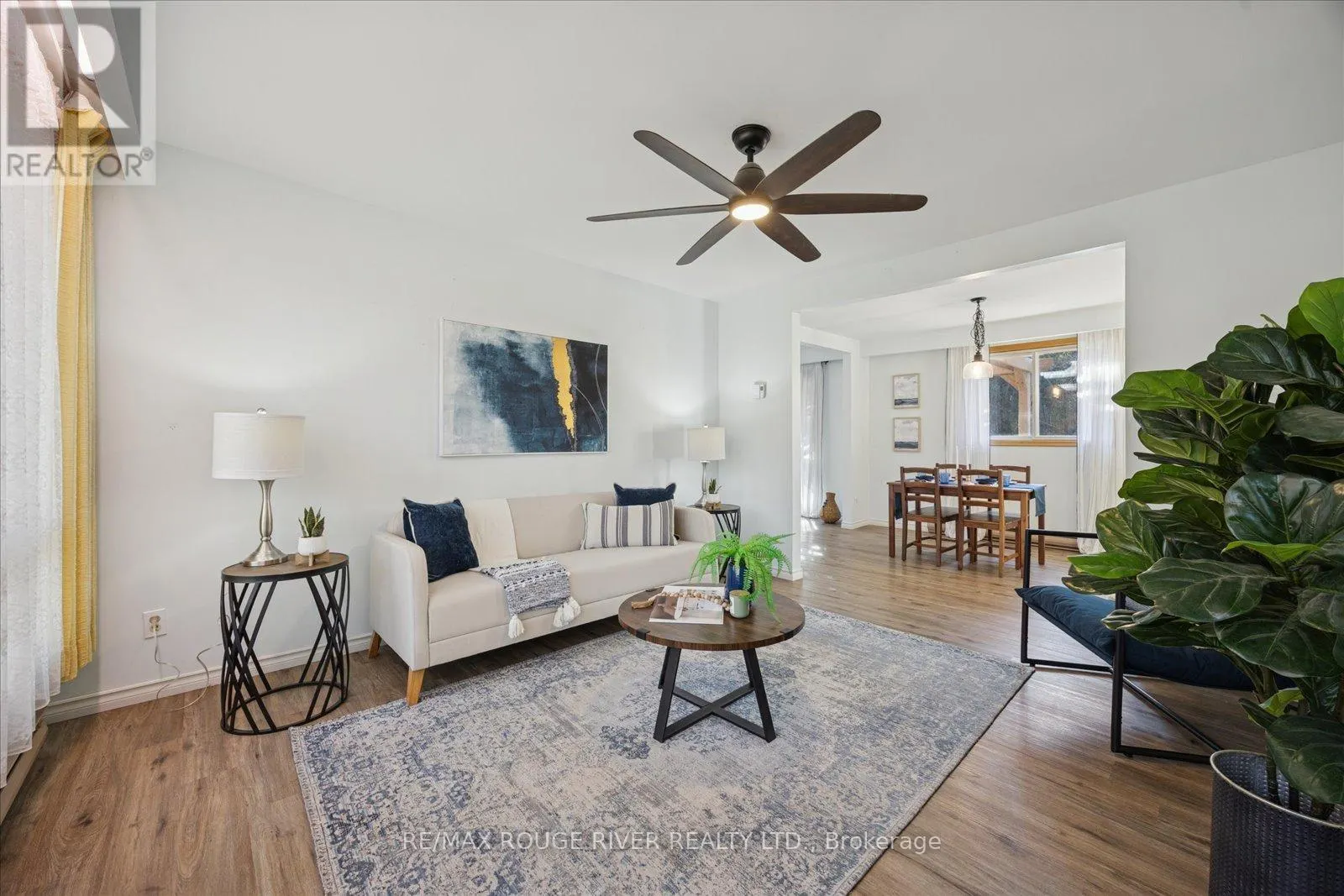 16 BLUMENWEG CRESCENT