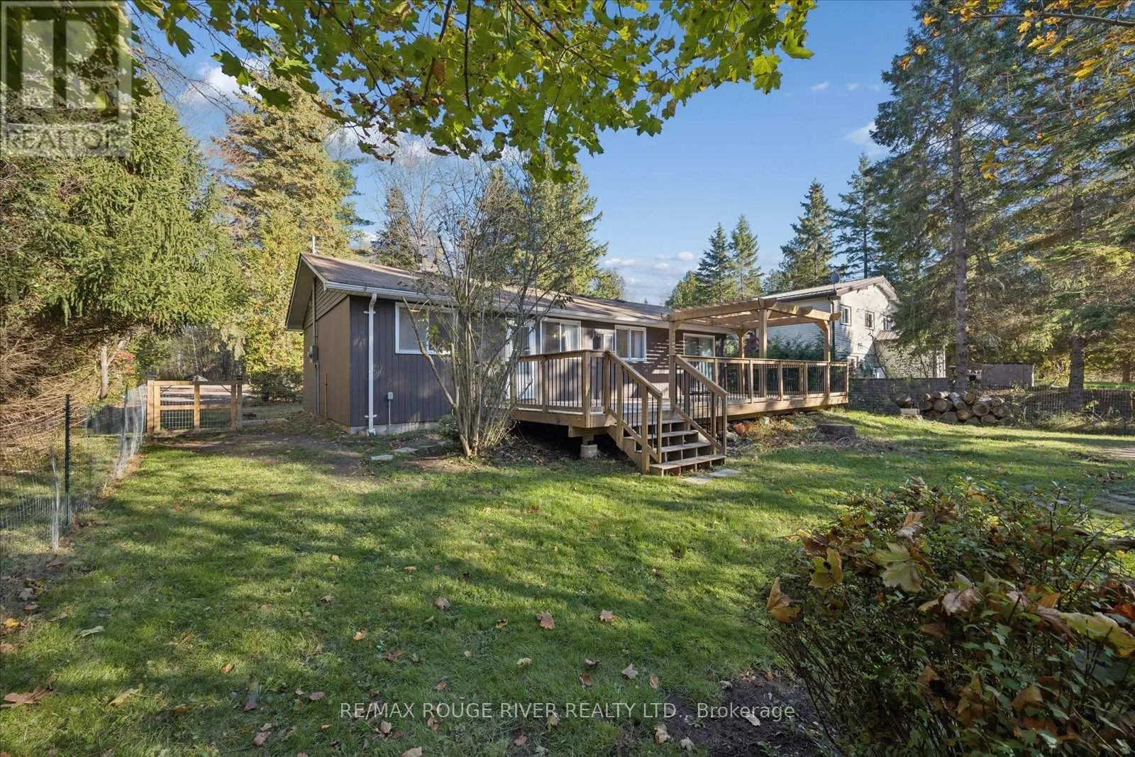 16 BLUMENWEG CRESCENT