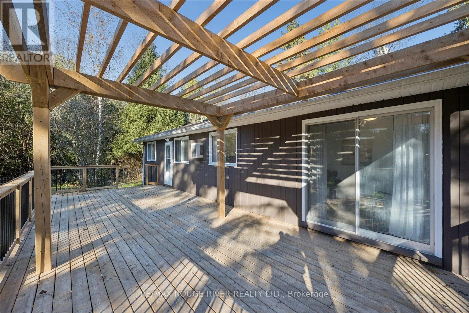 16 BLUMENWEG CRESCENT