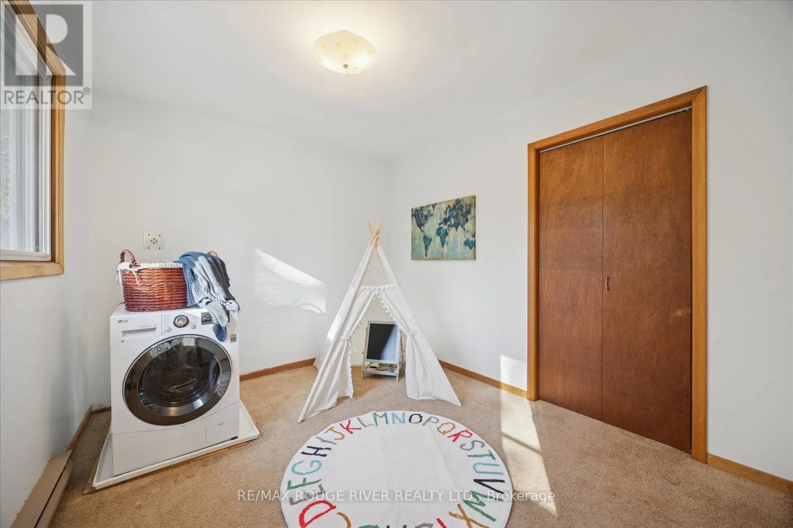 16 BLUMENWEG CRESCENT