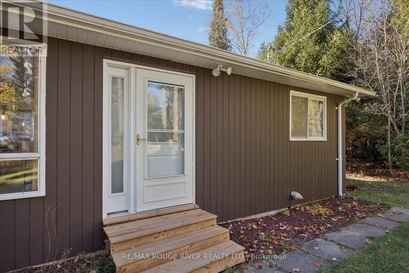 16 BLUMENWEG CRESCENT