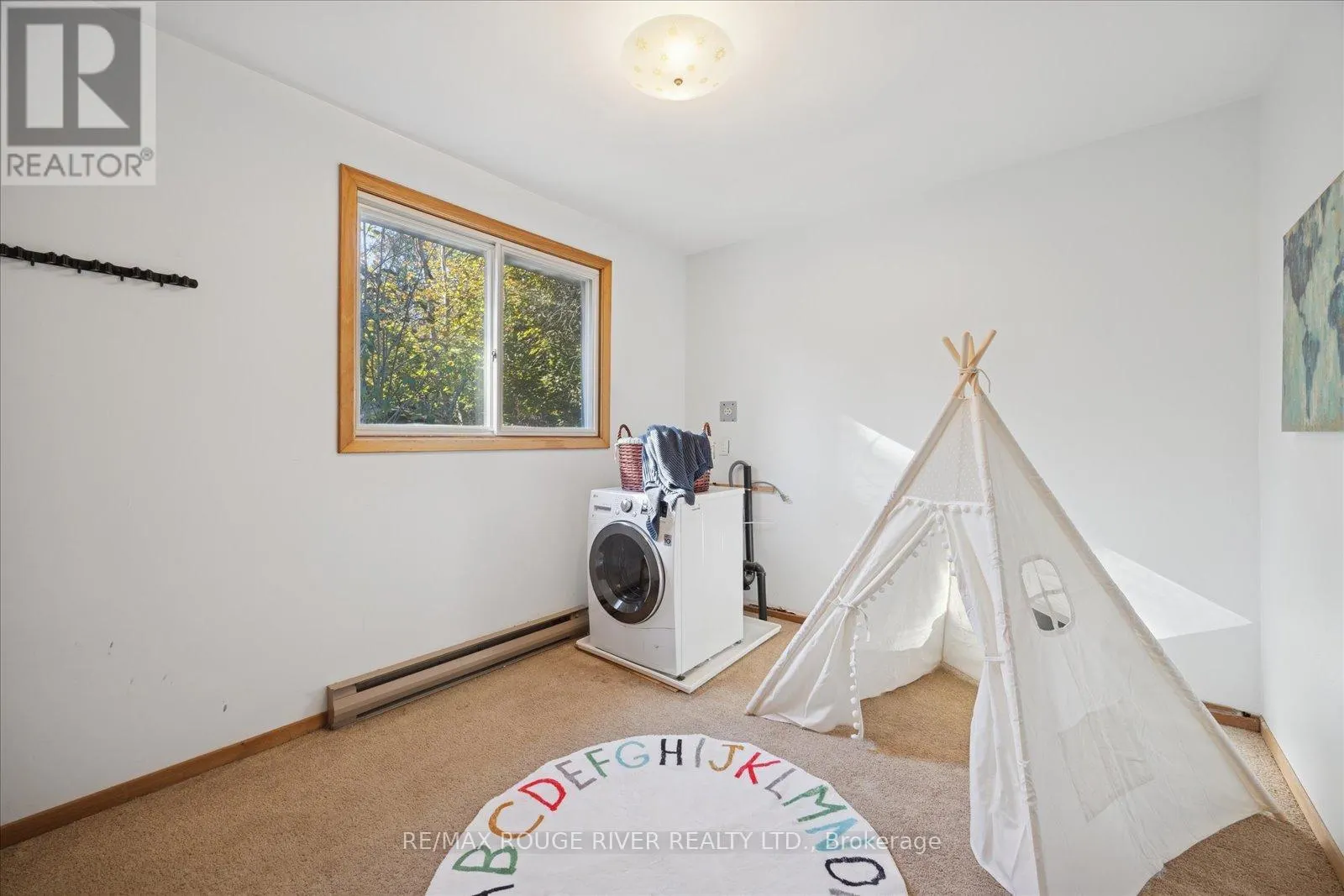 16 BLUMENWEG CRESCENT