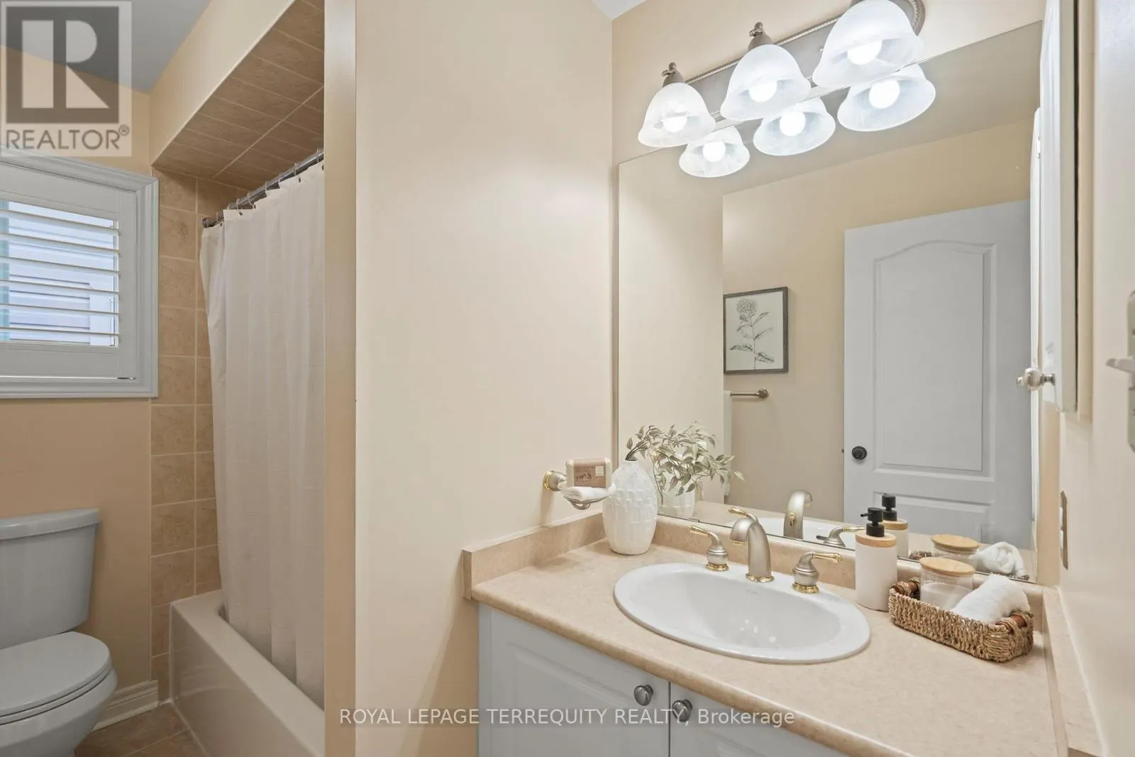 12 KENILWORTH CRESCENT