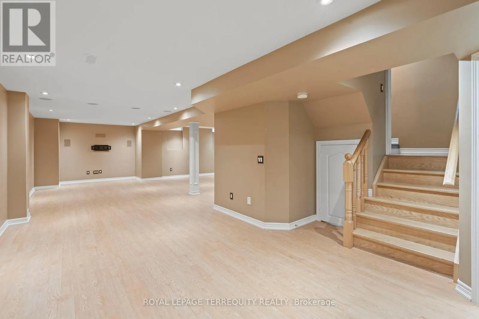 12 KENILWORTH CRESCENT