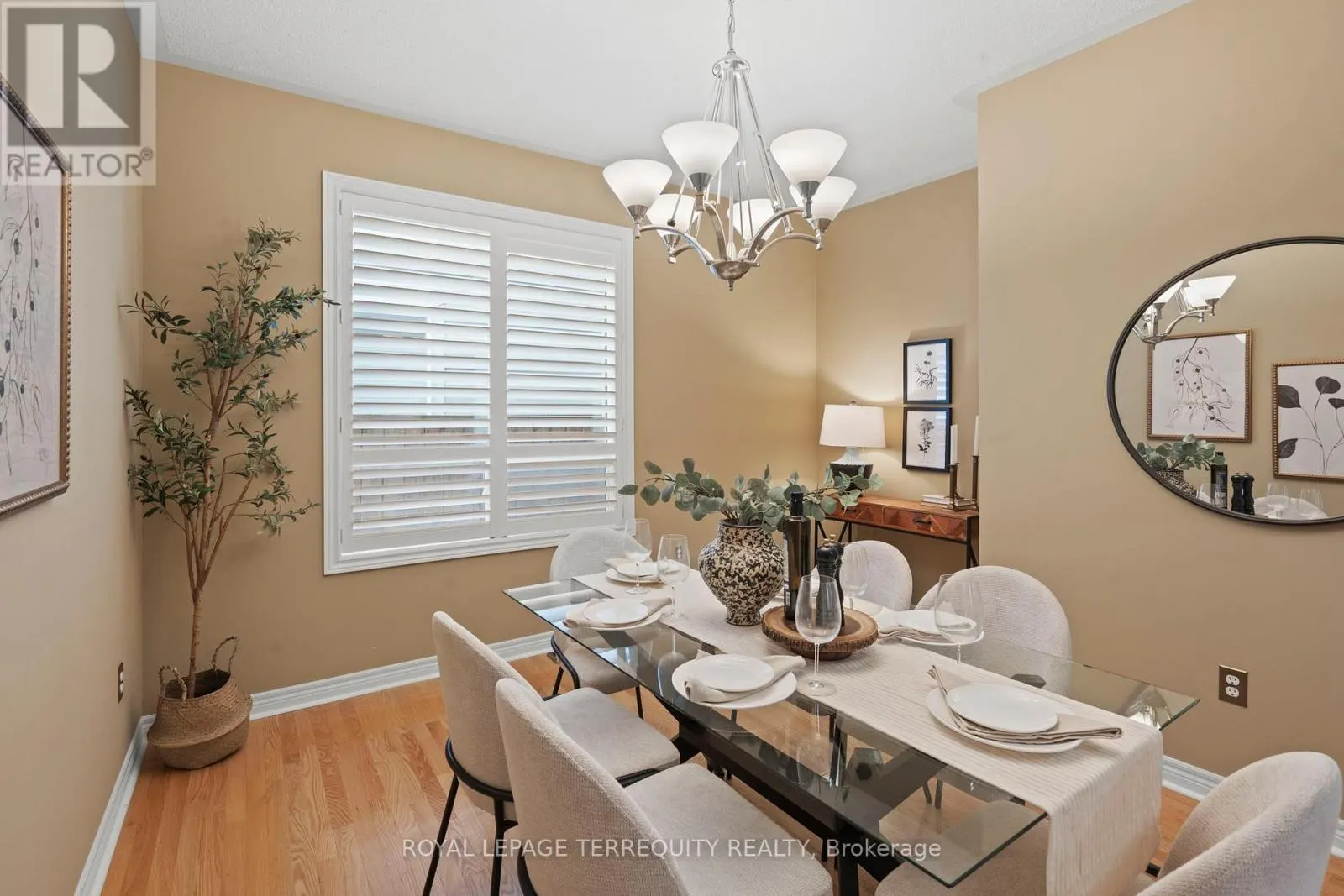 12 KENILWORTH CRESCENT