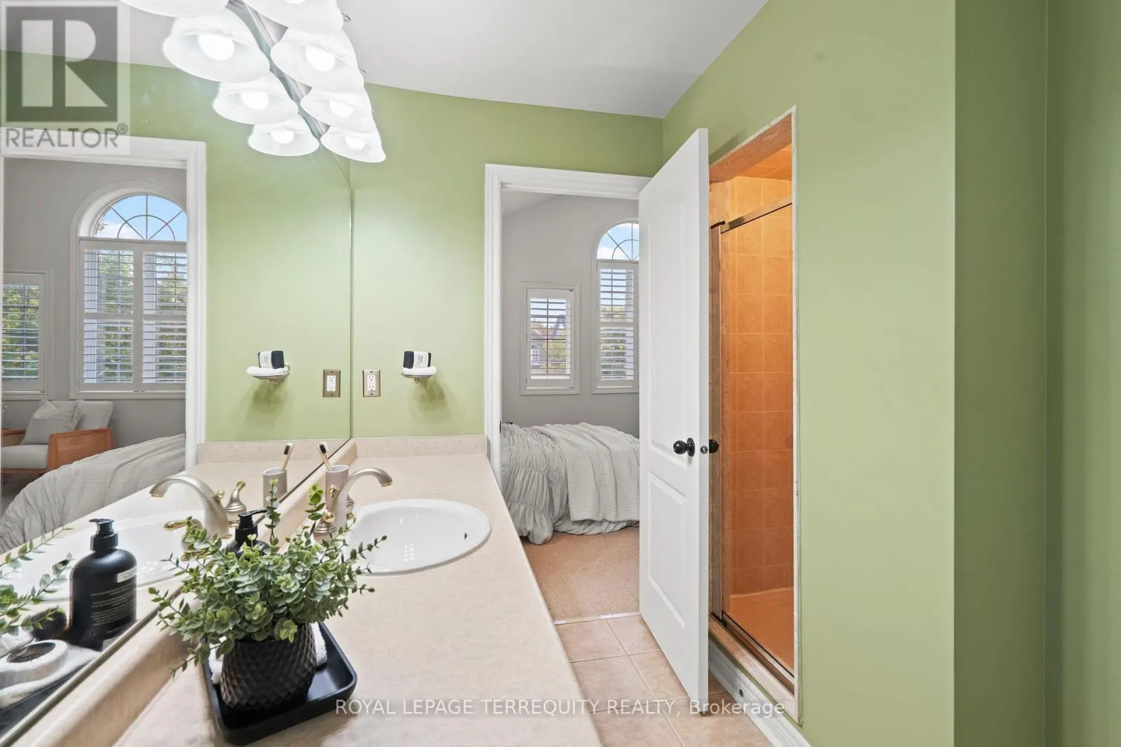 12 KENILWORTH CRESCENT