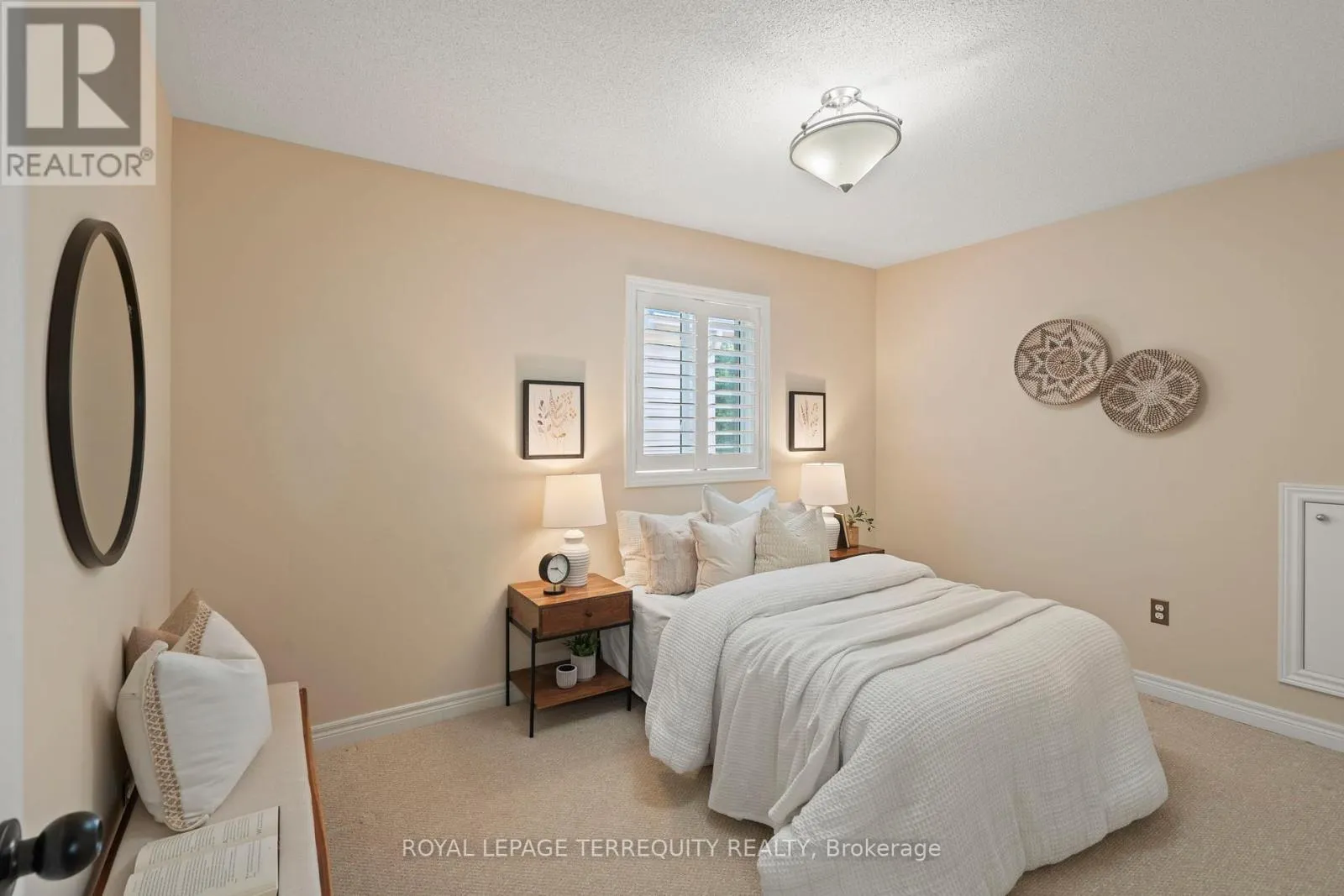 12 KENILWORTH CRESCENT