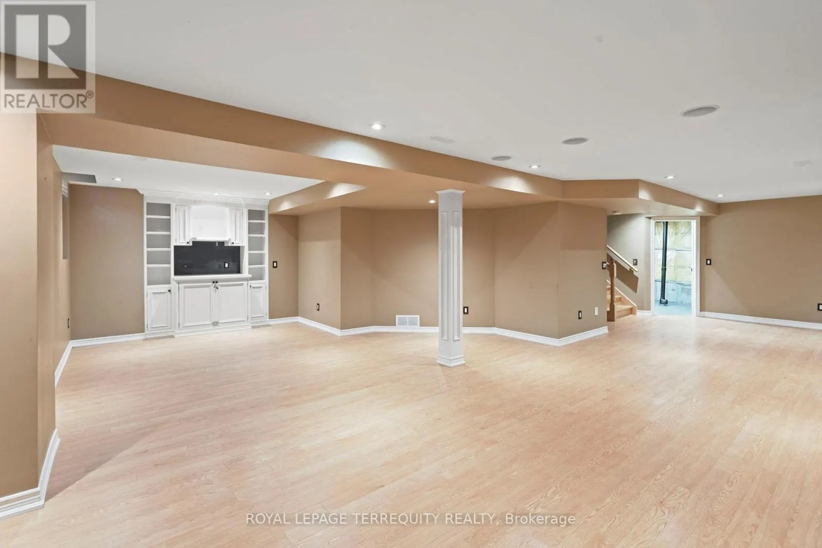 12 KENILWORTH CRESCENT