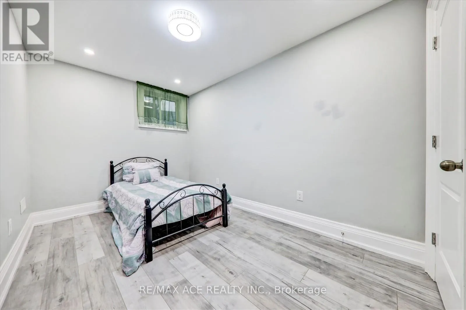 71 LILLINGTON AVENUE