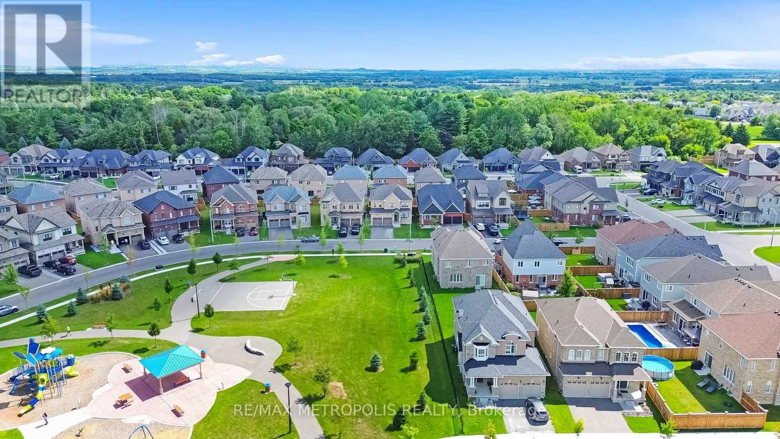 15 DOUGLAS KEMP CRESCENT