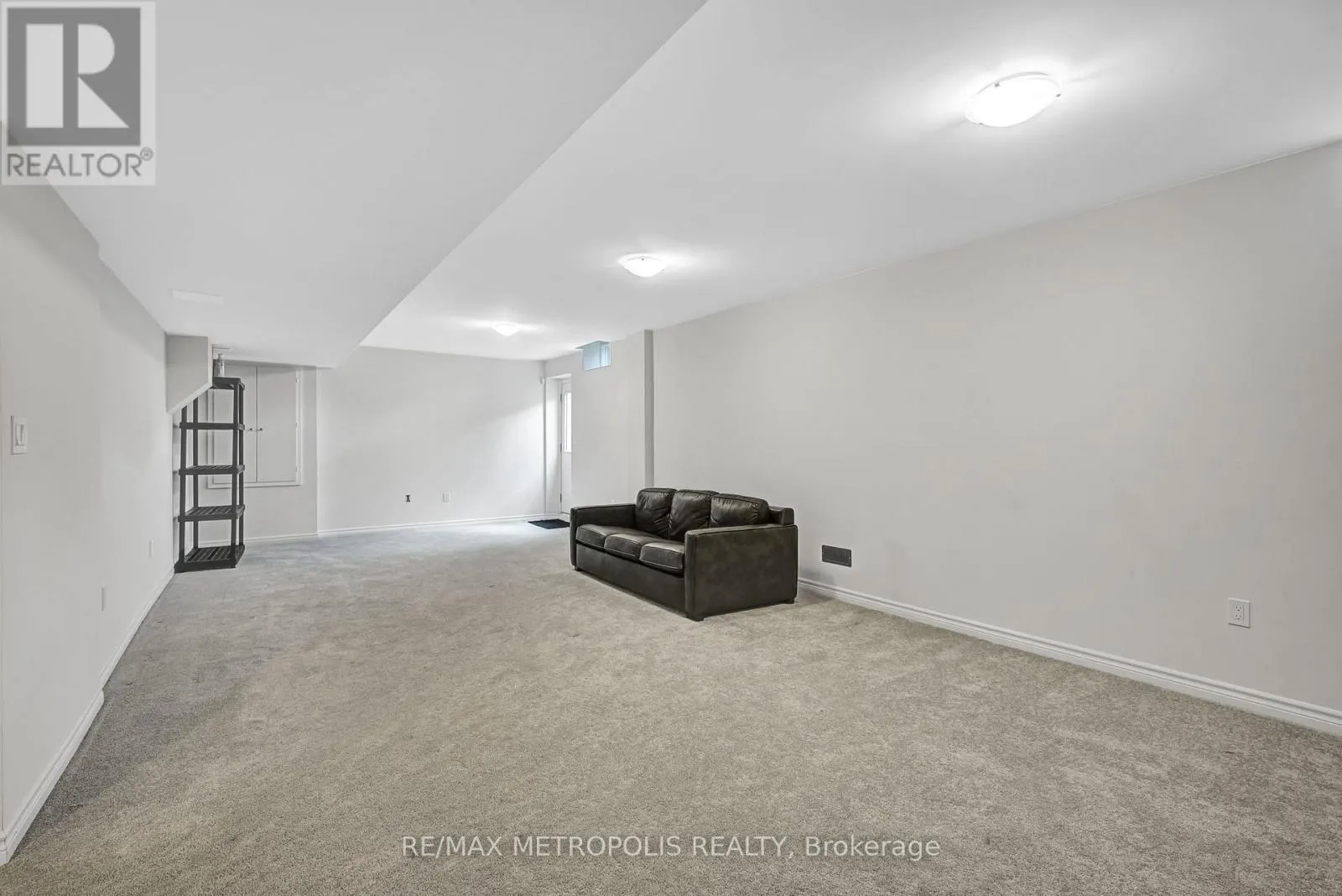 15 DOUGLAS KEMP CRESCENT