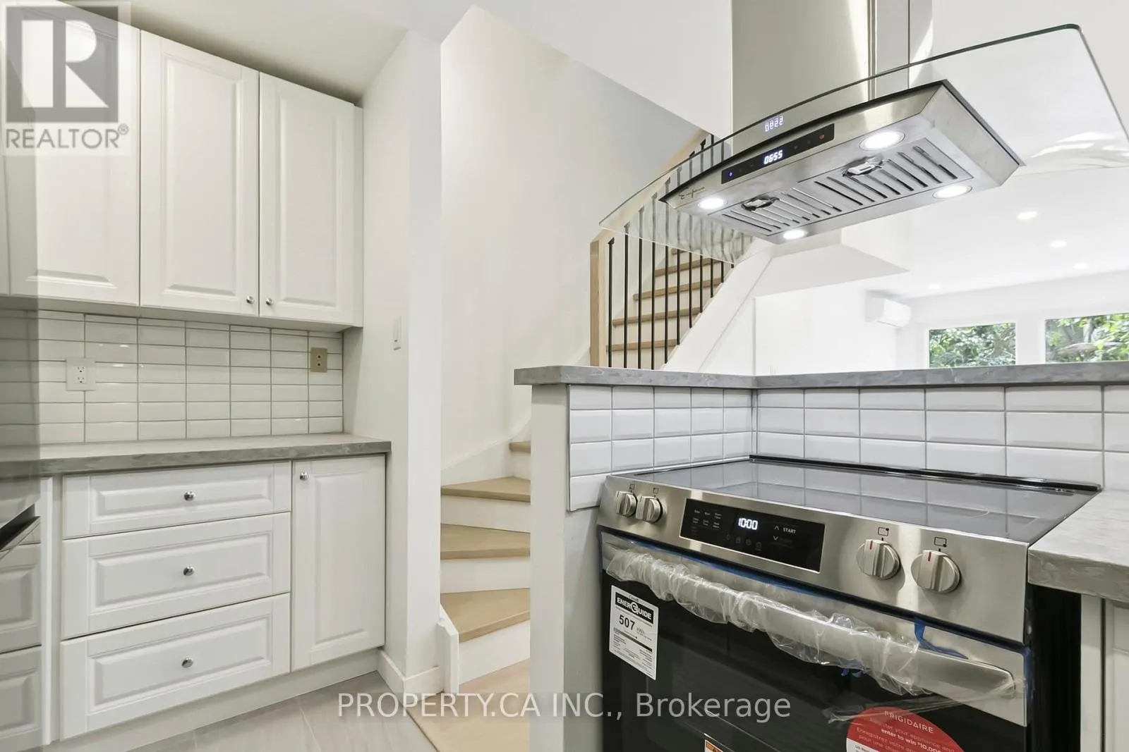 29 - 1209 QUEEN STREET E