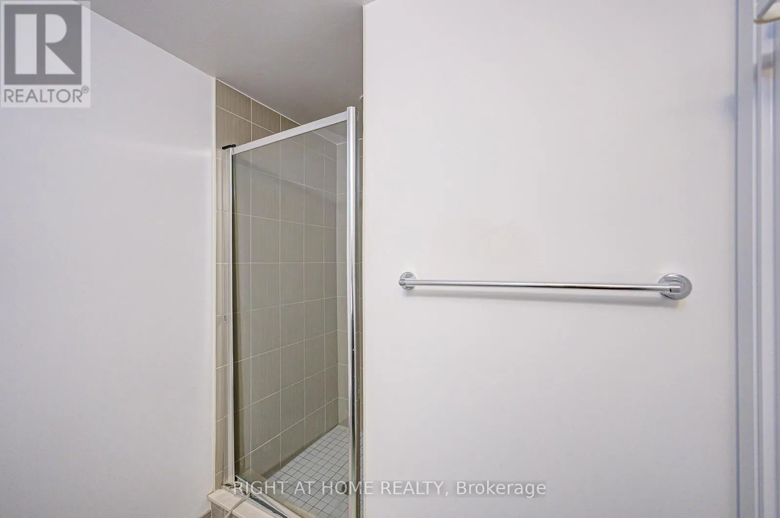 2503 - 255 VILLAGE GREEN SQUARE