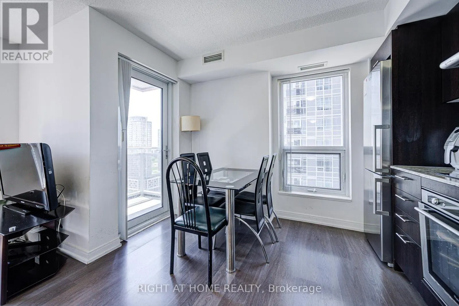 2503 - 255 VILLAGE GREEN SQUARE