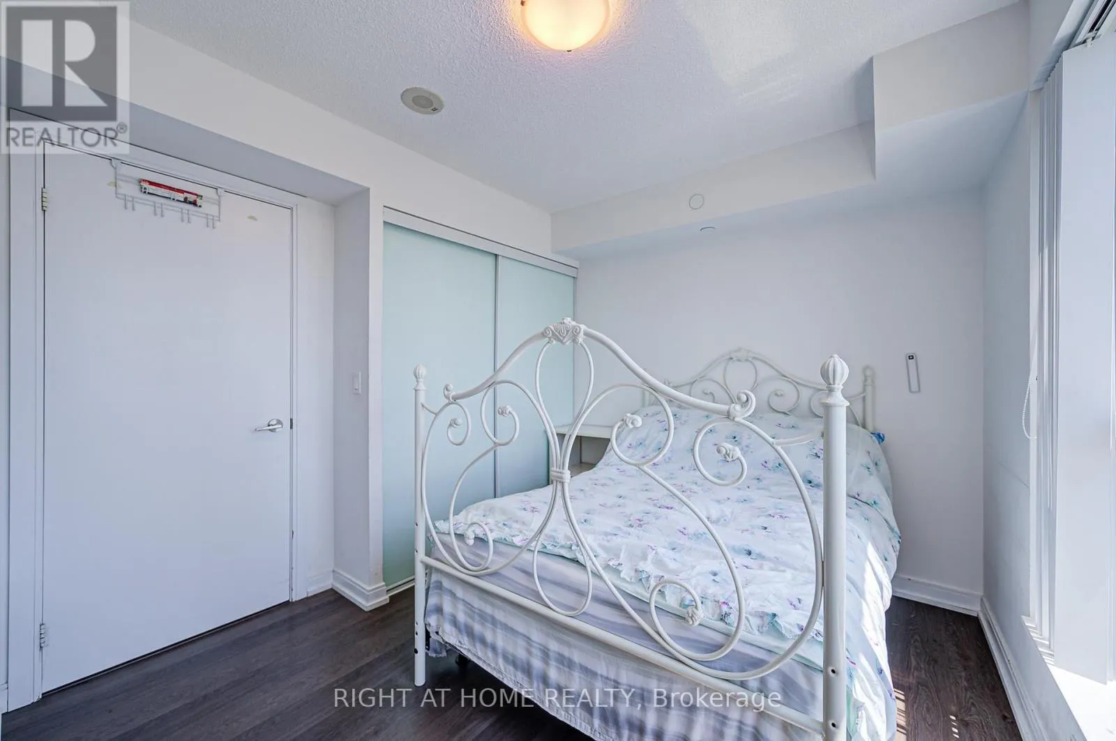 2503 - 255 VILLAGE GREEN SQUARE