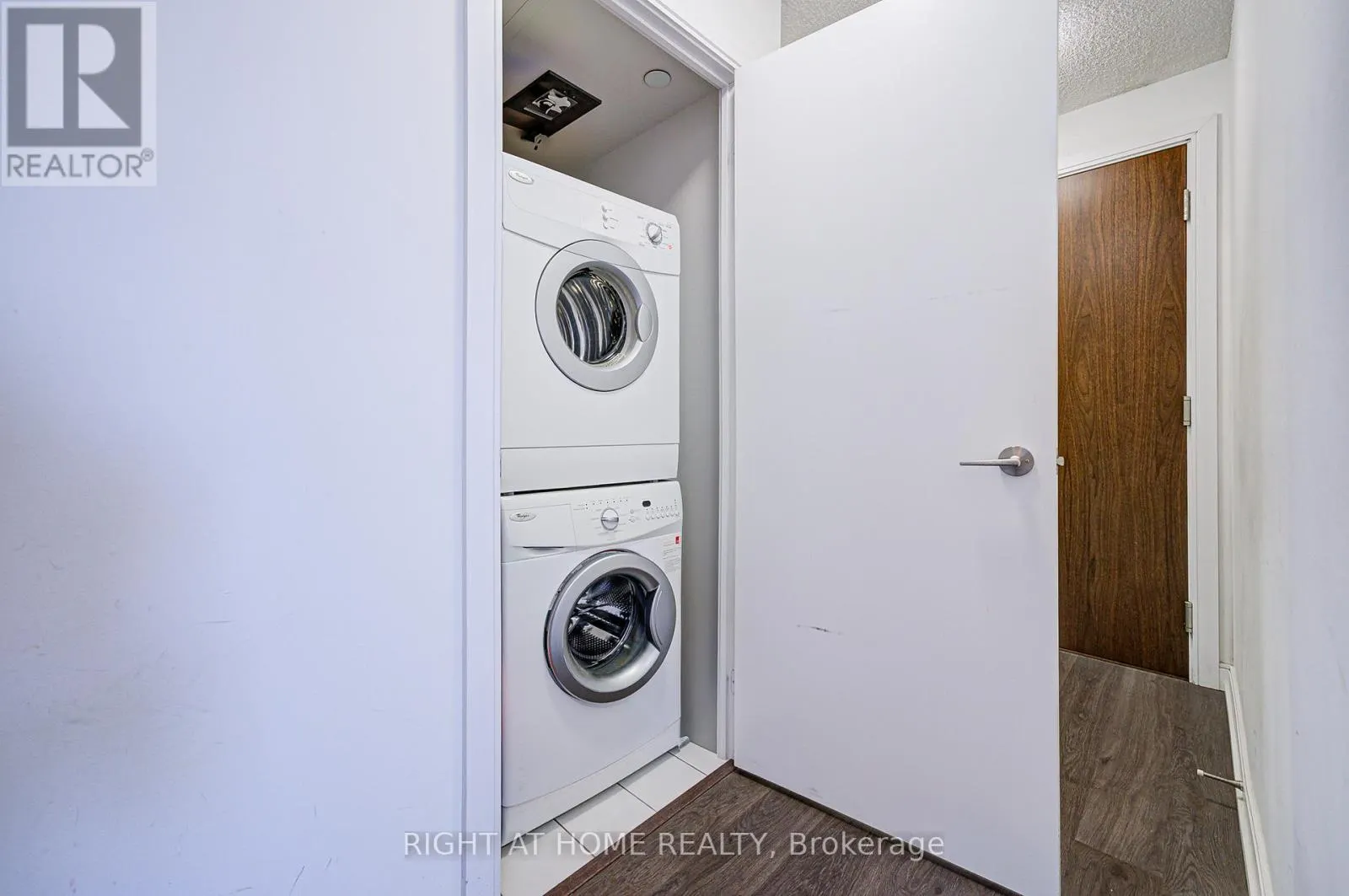 2503 - 255 VILLAGE GREEN SQUARE