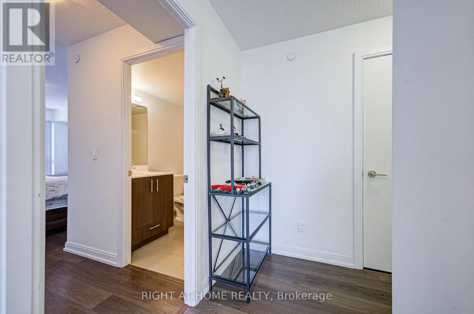 2503 - 255 VILLAGE GREEN SQUARE