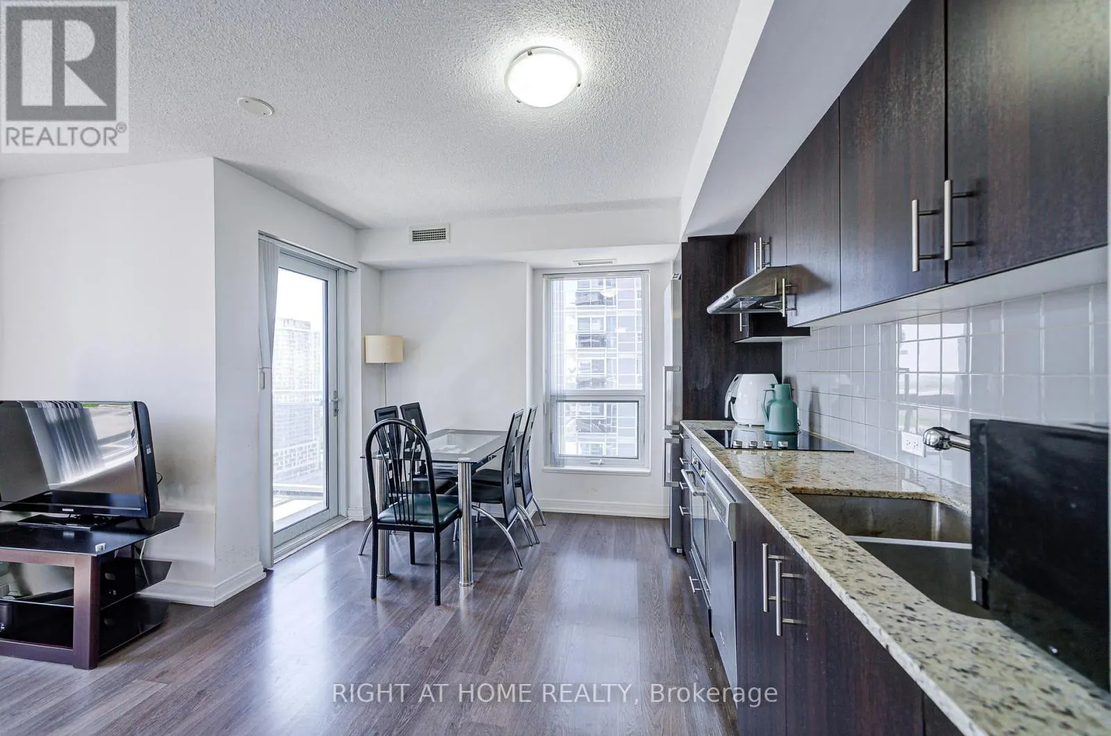 2503 - 255 VILLAGE GREEN SQUARE