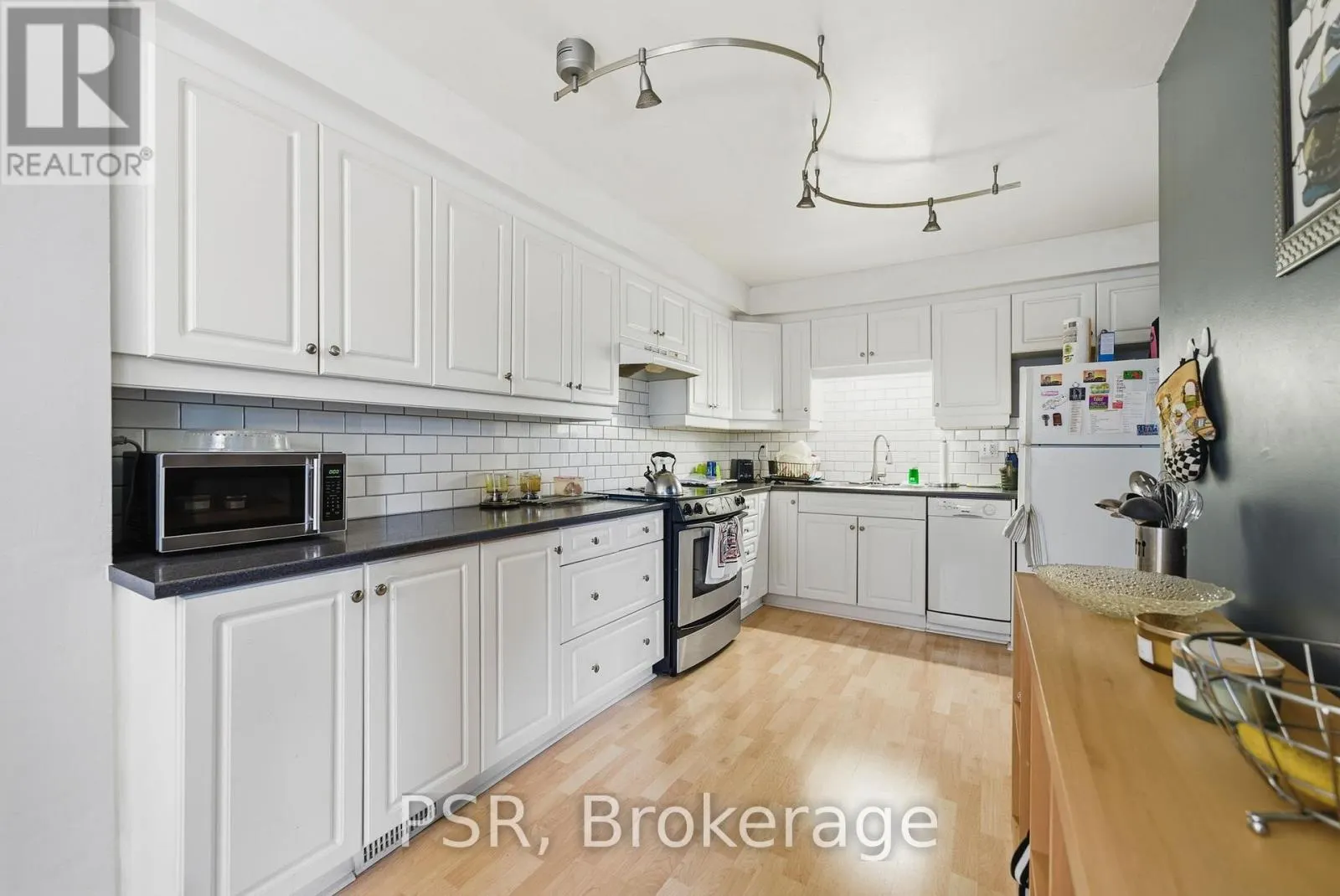 22 - 7 CHAMBERLAIN COURT