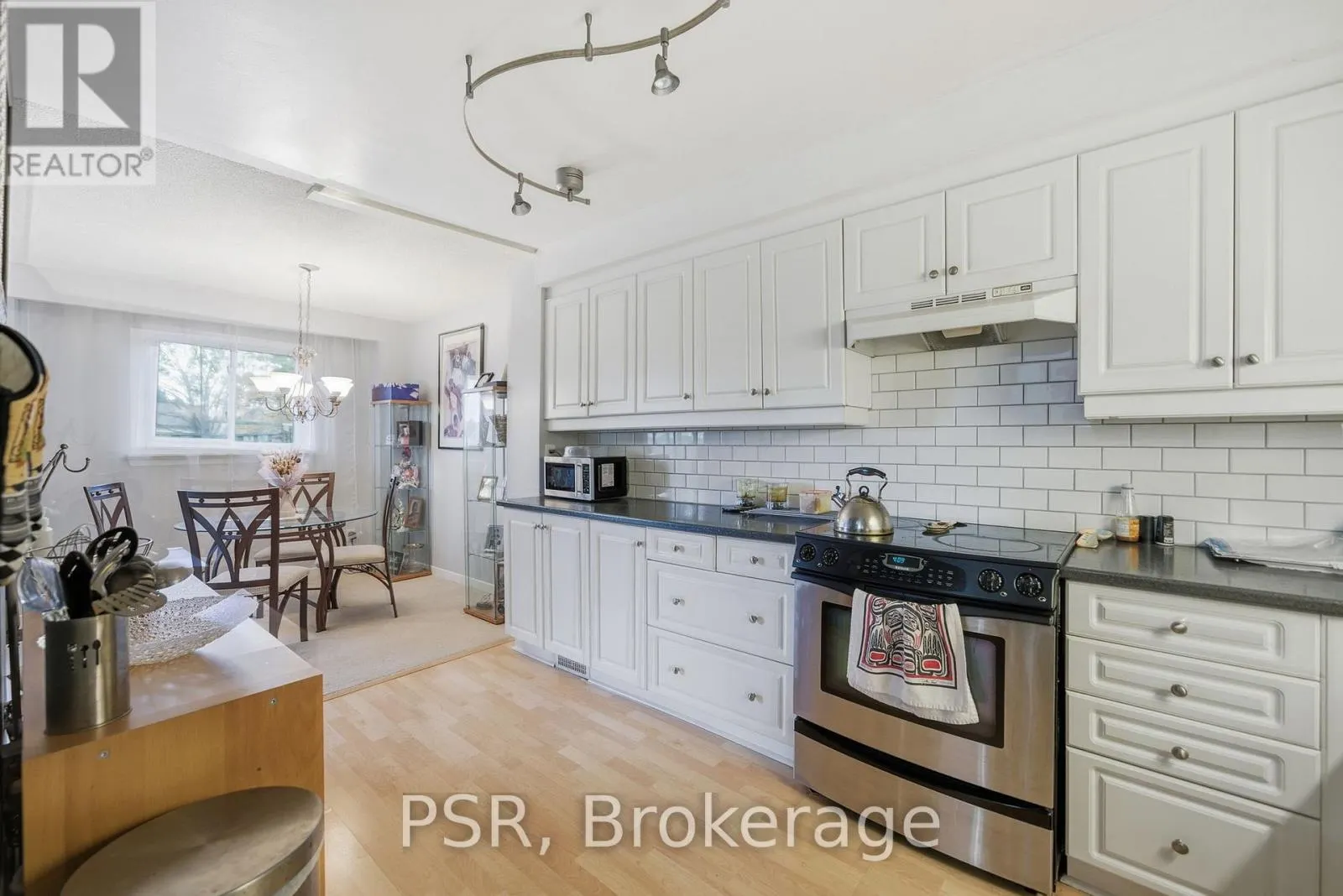 22 - 7 CHAMBERLAIN COURT