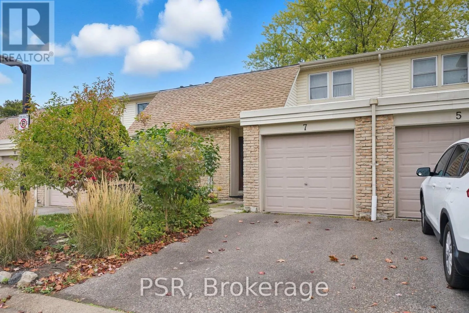 22 - 7 CHAMBERLAIN COURT