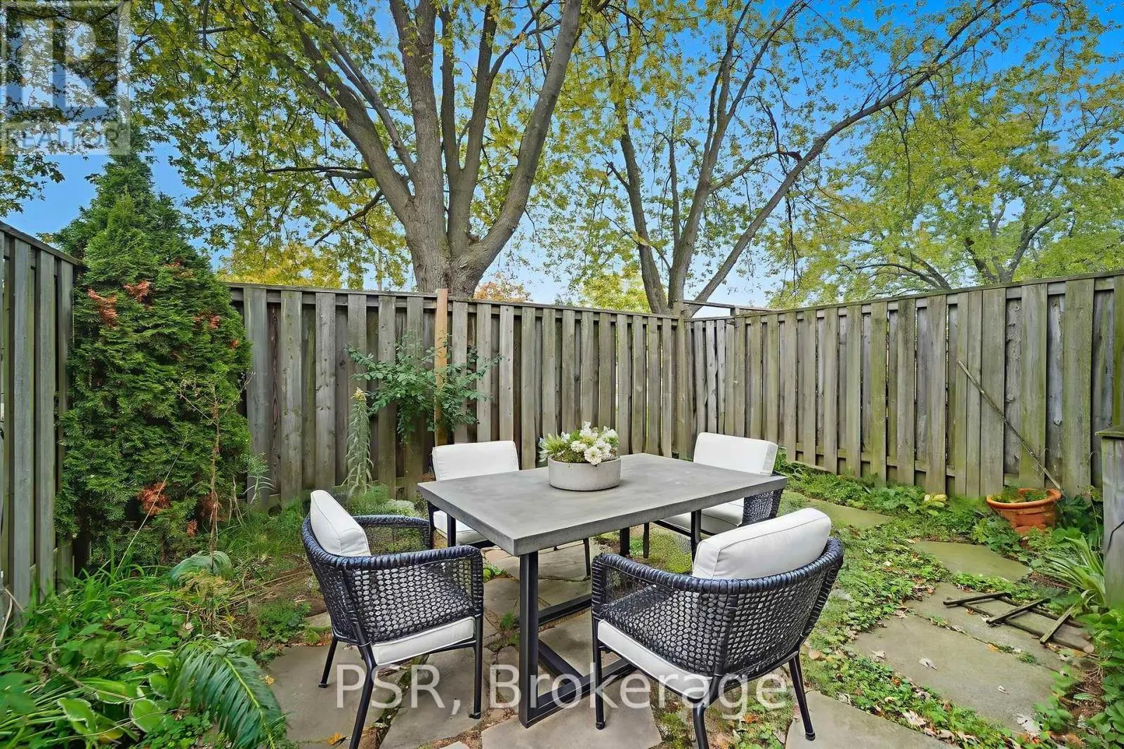 22 - 7 CHAMBERLAIN COURT