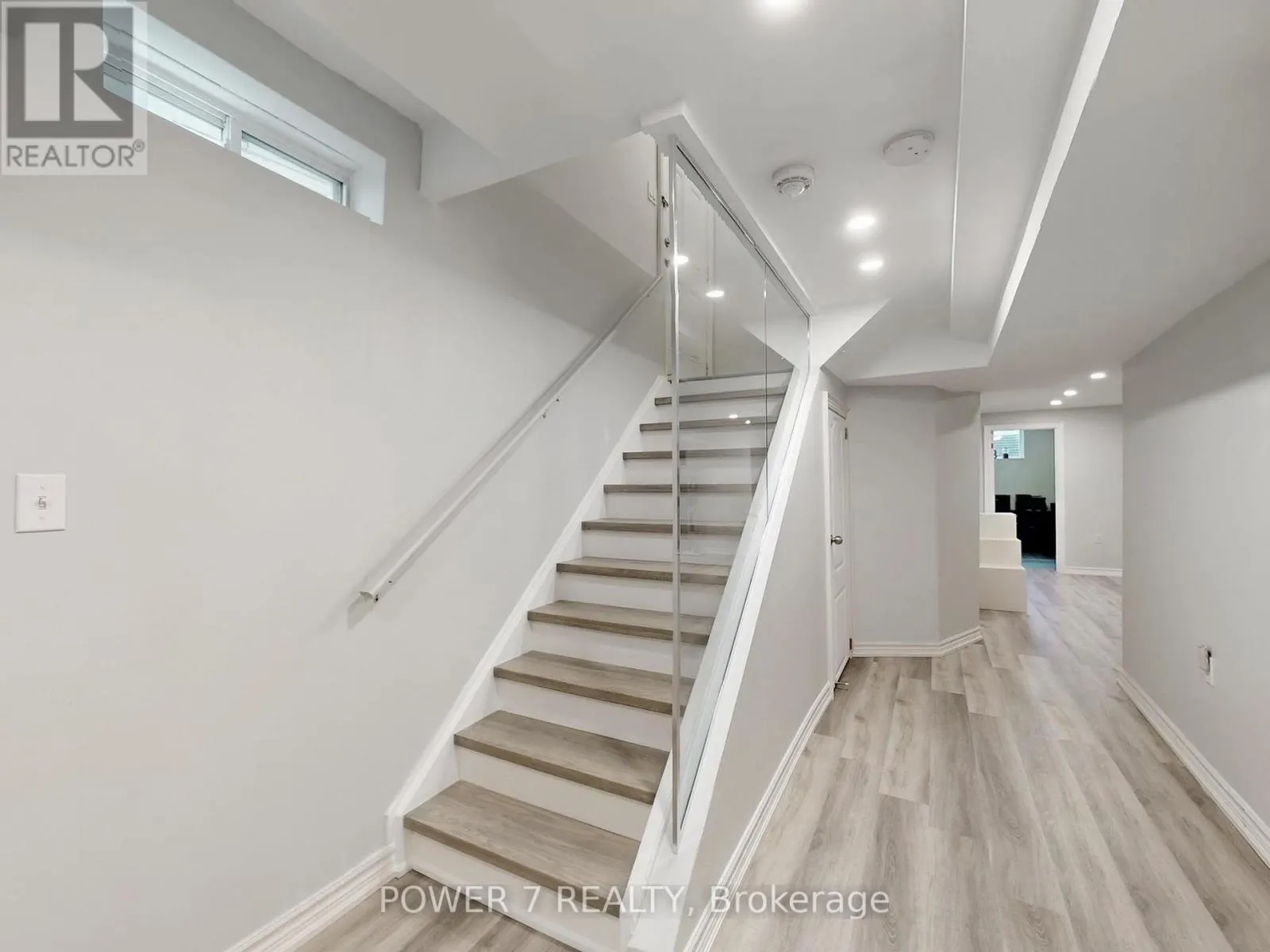 2417 DRESS CIRCLE CRESCENT