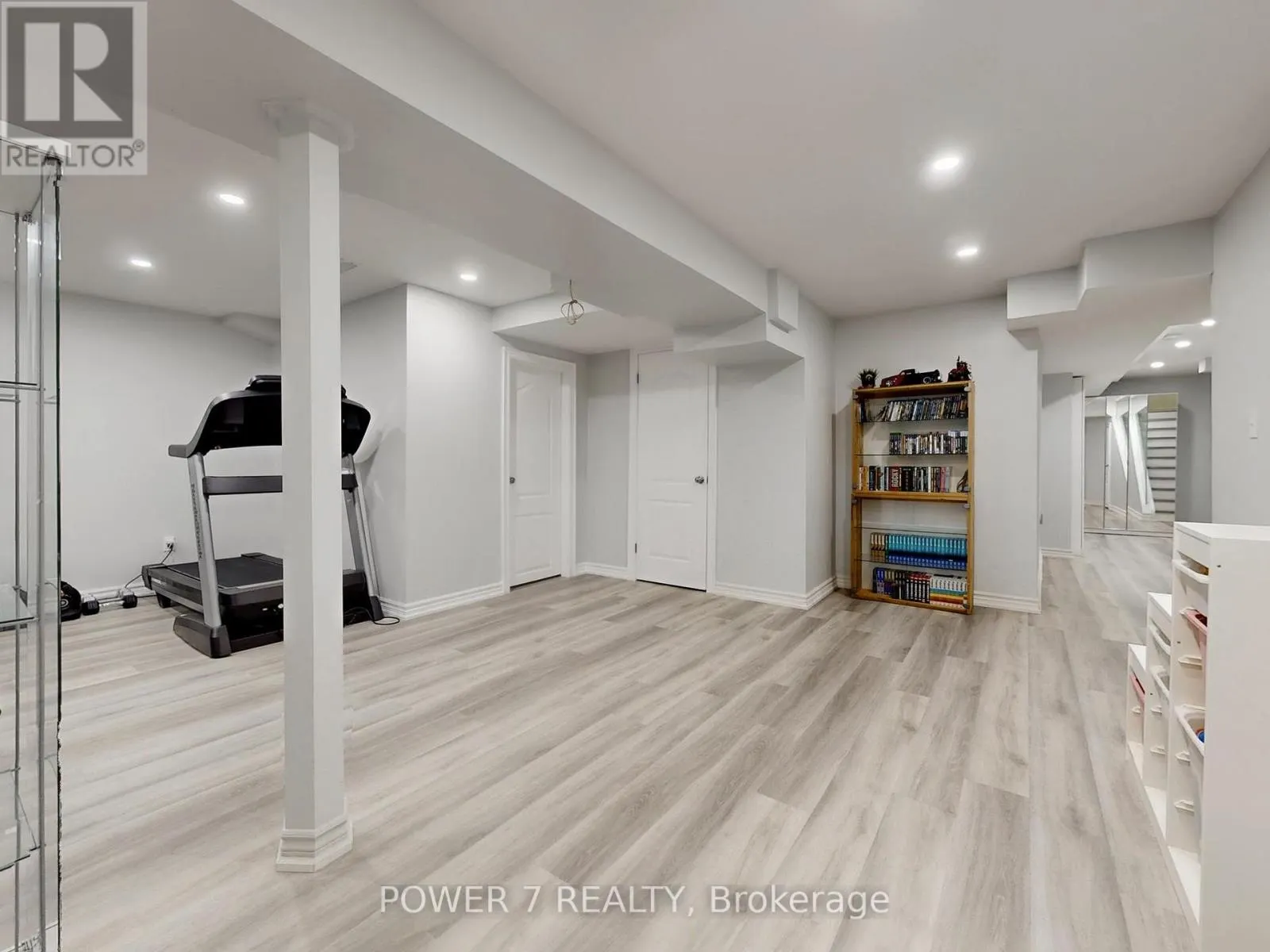 2417 DRESS CIRCLE CRESCENT