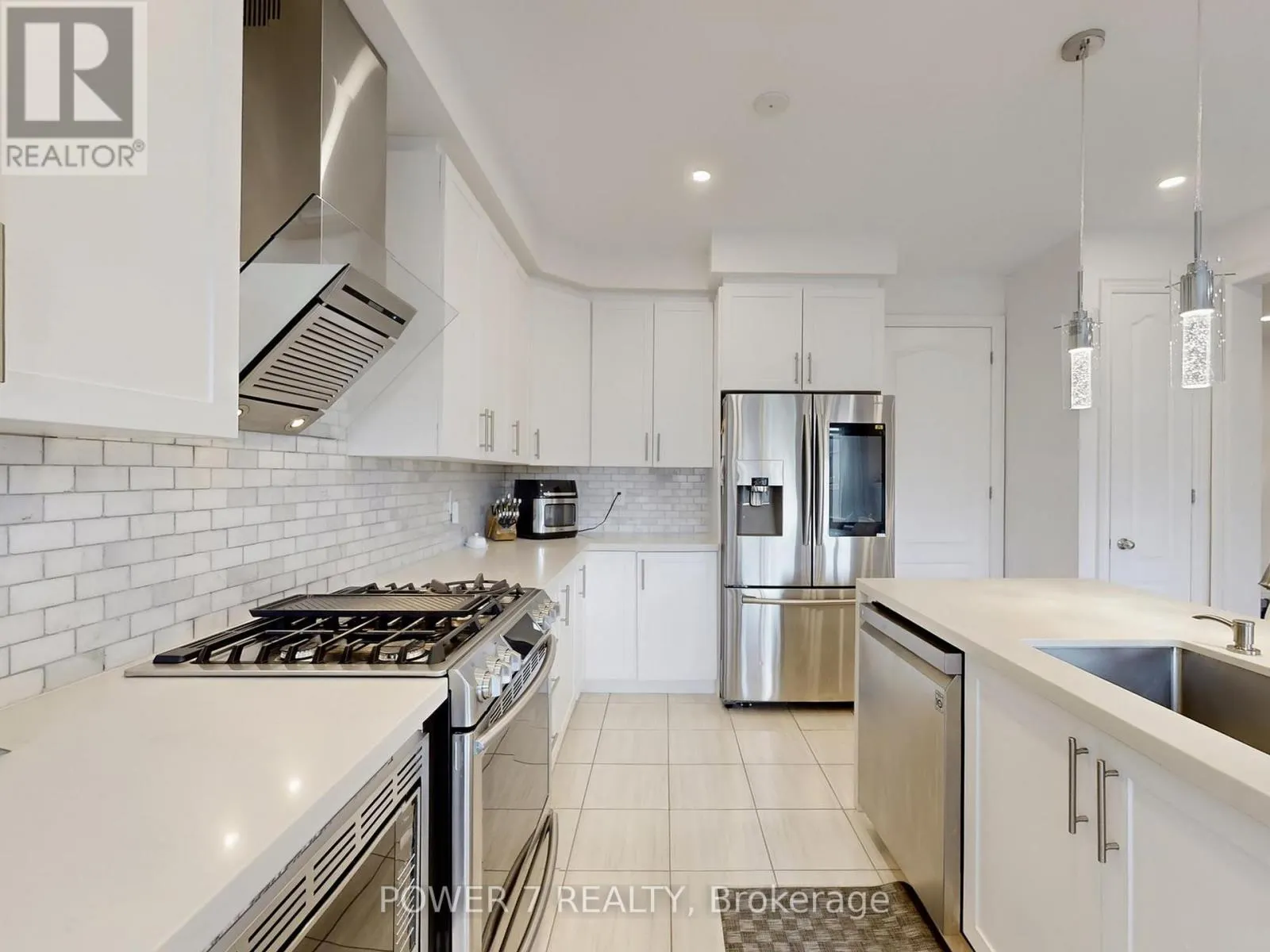 2417 DRESS CIRCLE CRESCENT