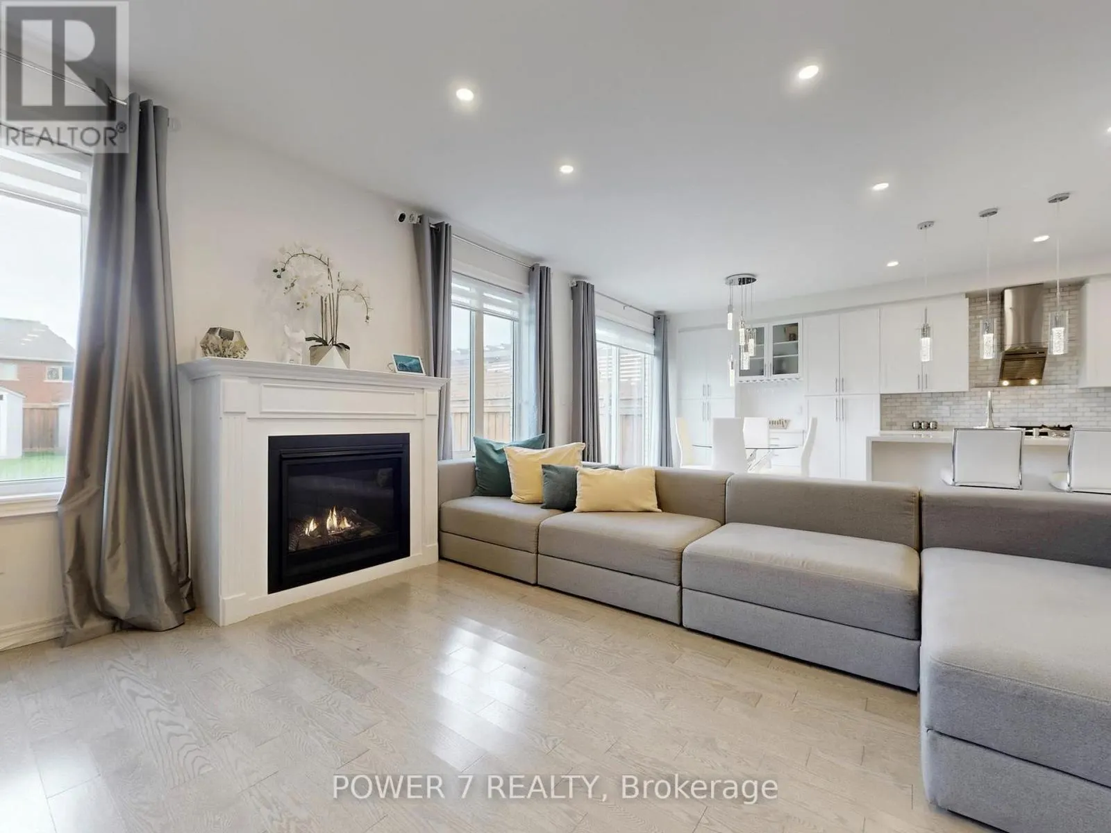 2417 DRESS CIRCLE CRESCENT