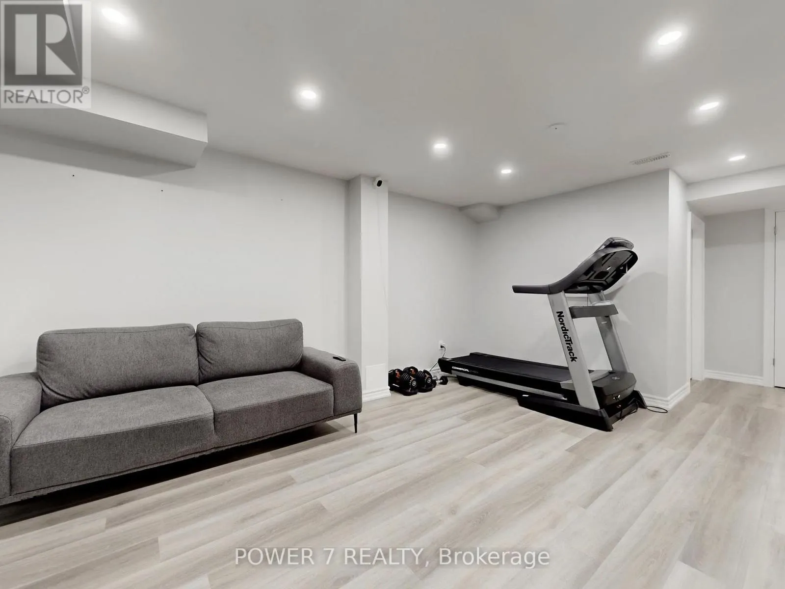 2417 DRESS CIRCLE CRESCENT