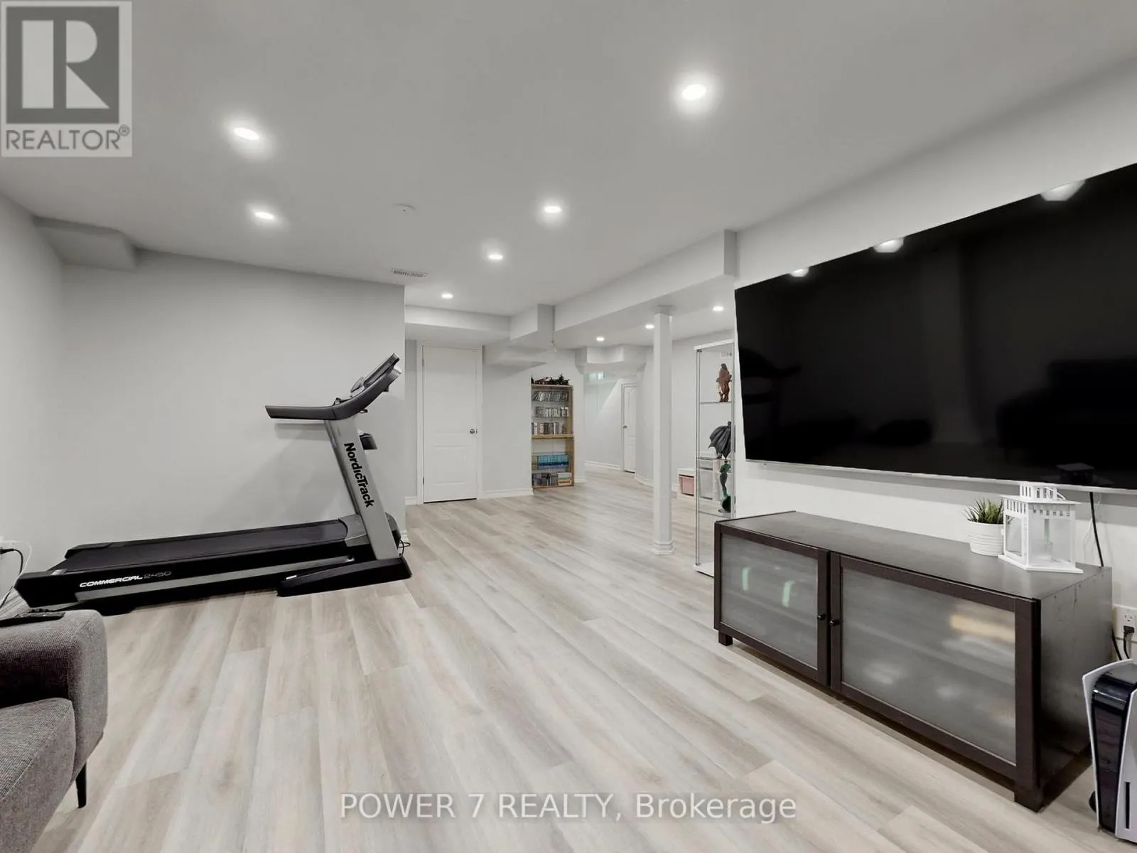 2417 DRESS CIRCLE CRESCENT