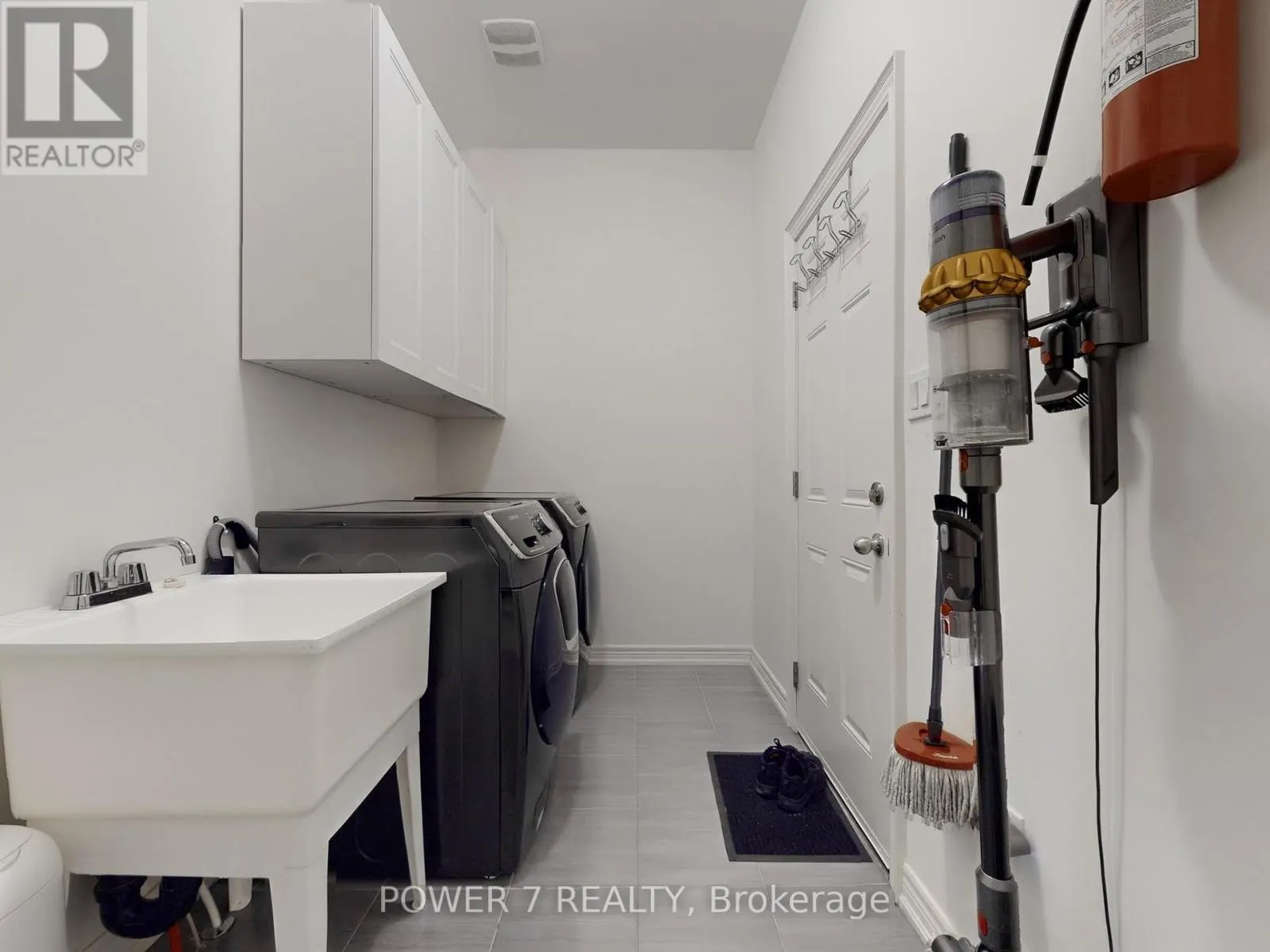 2417 DRESS CIRCLE CRESCENT