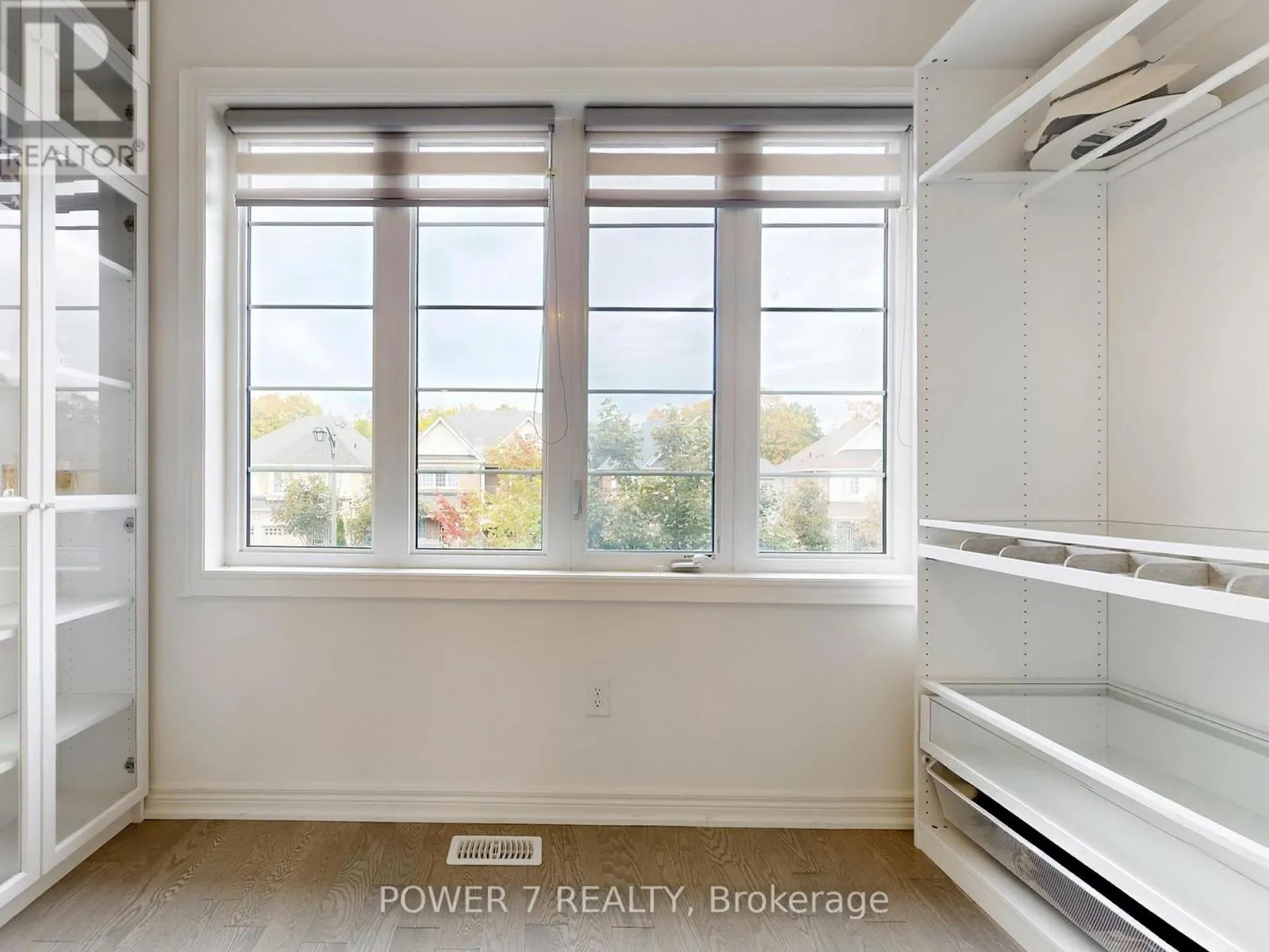 2417 DRESS CIRCLE CRESCENT