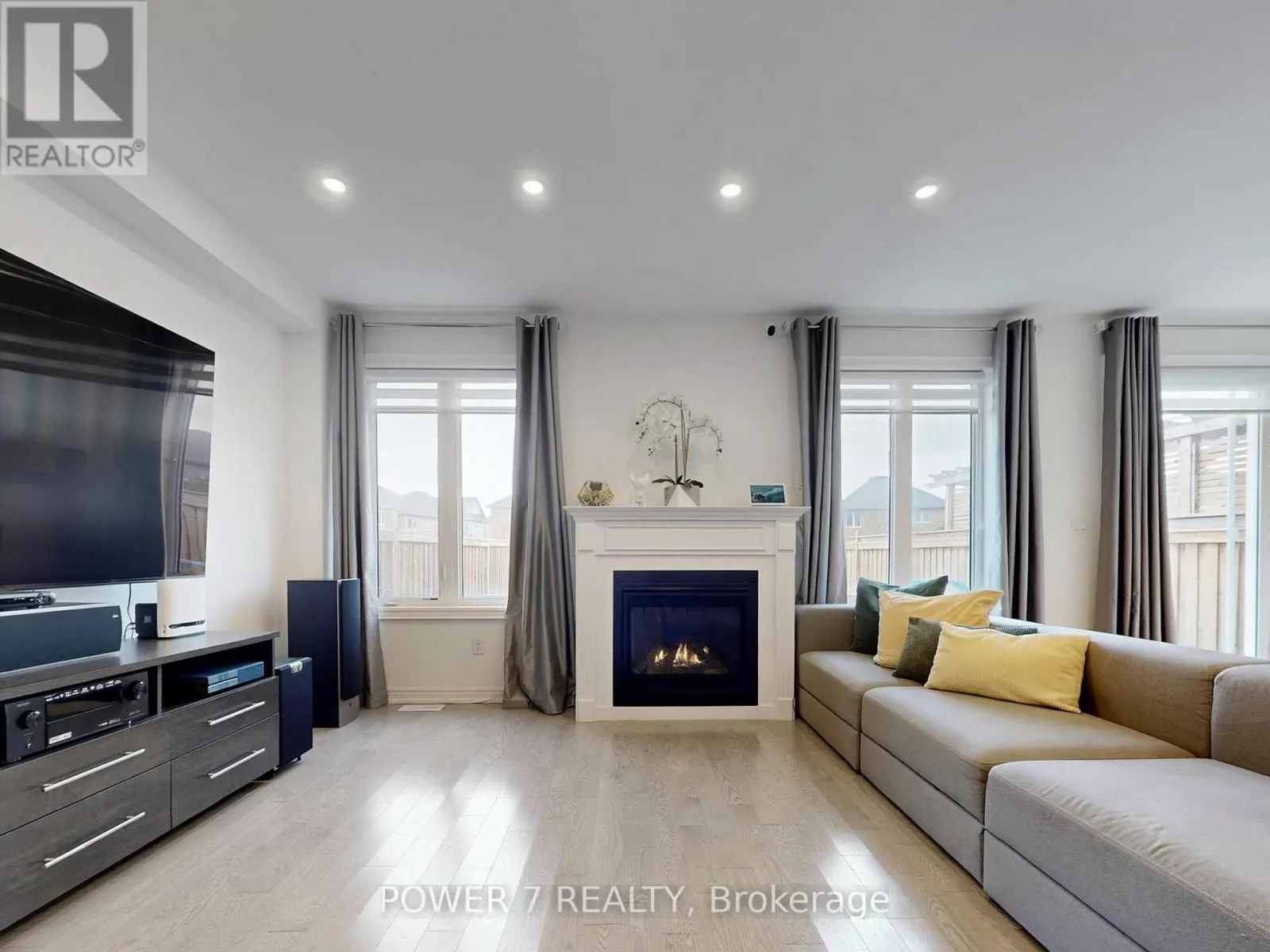 2417 DRESS CIRCLE CRESCENT