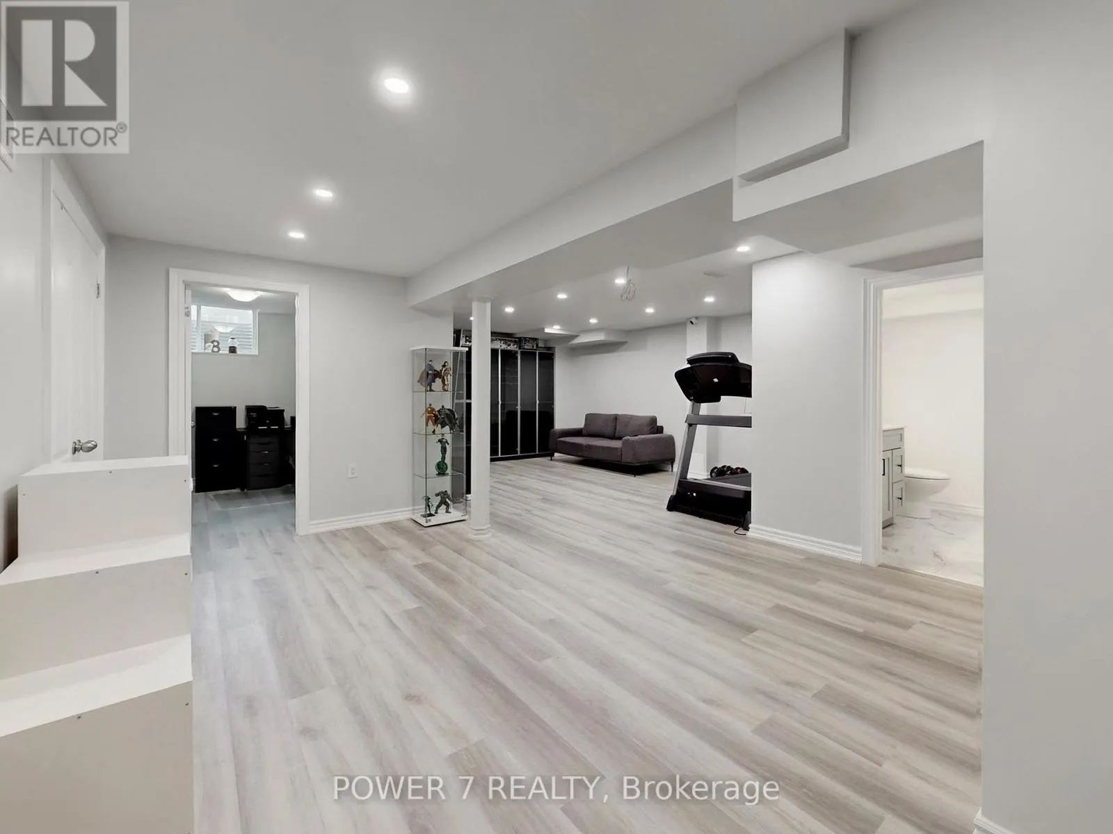 2417 DRESS CIRCLE CRESCENT