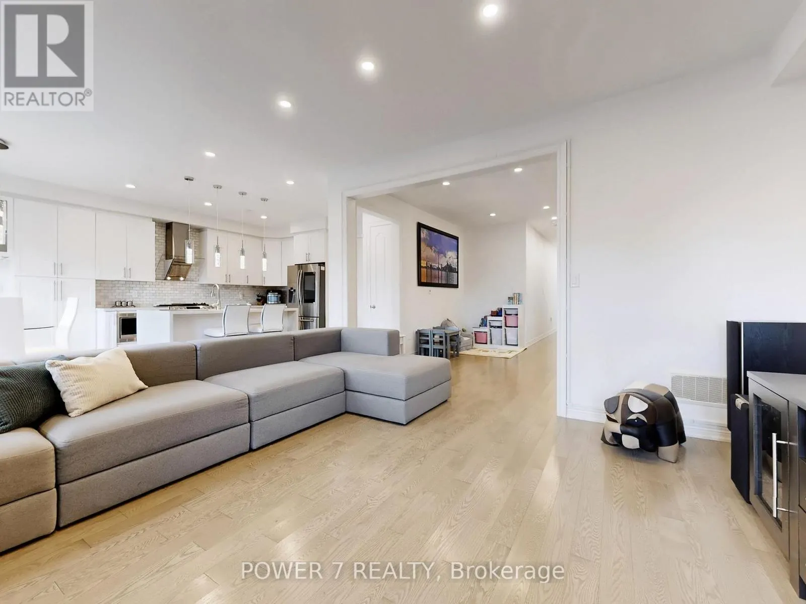 2417 DRESS CIRCLE CRESCENT