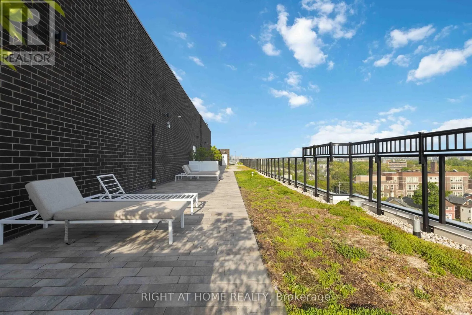 PH801 - 2301 DANFORTH AVENUE