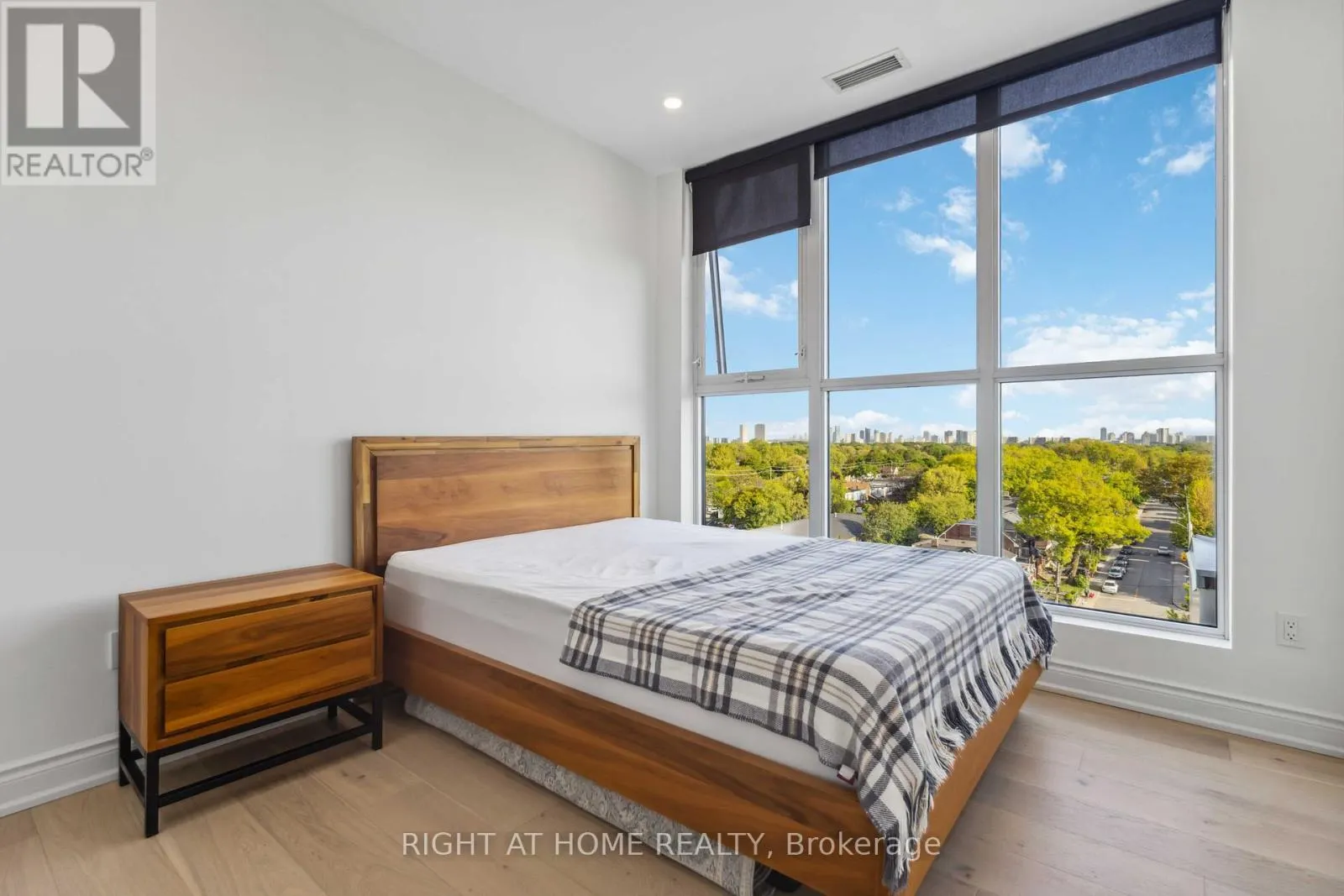 PH801 - 2301 DANFORTH AVENUE