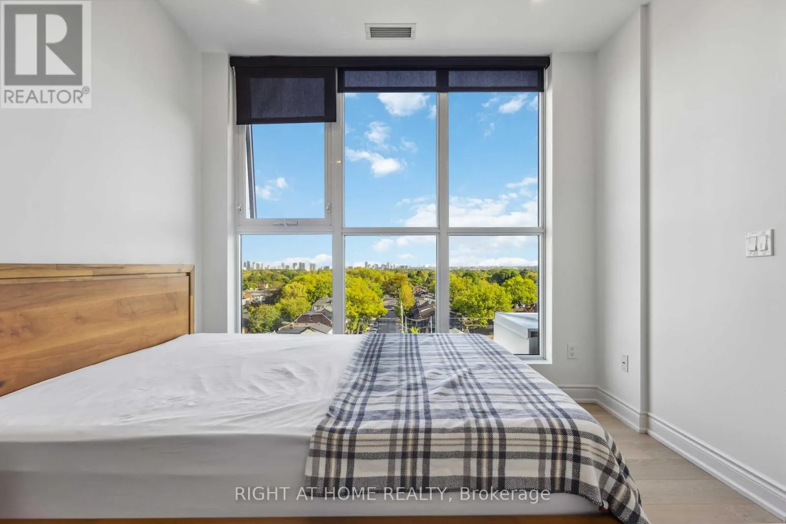 PH801 - 2301 DANFORTH AVENUE