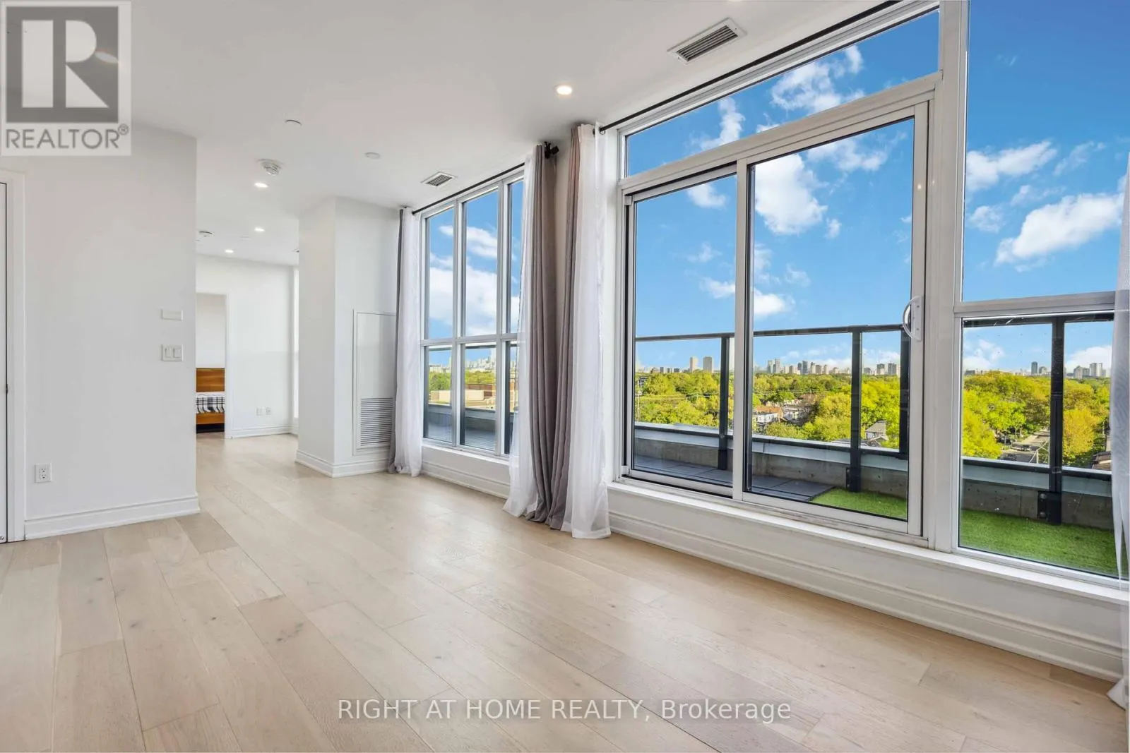 PH801 - 2301 DANFORTH AVENUE