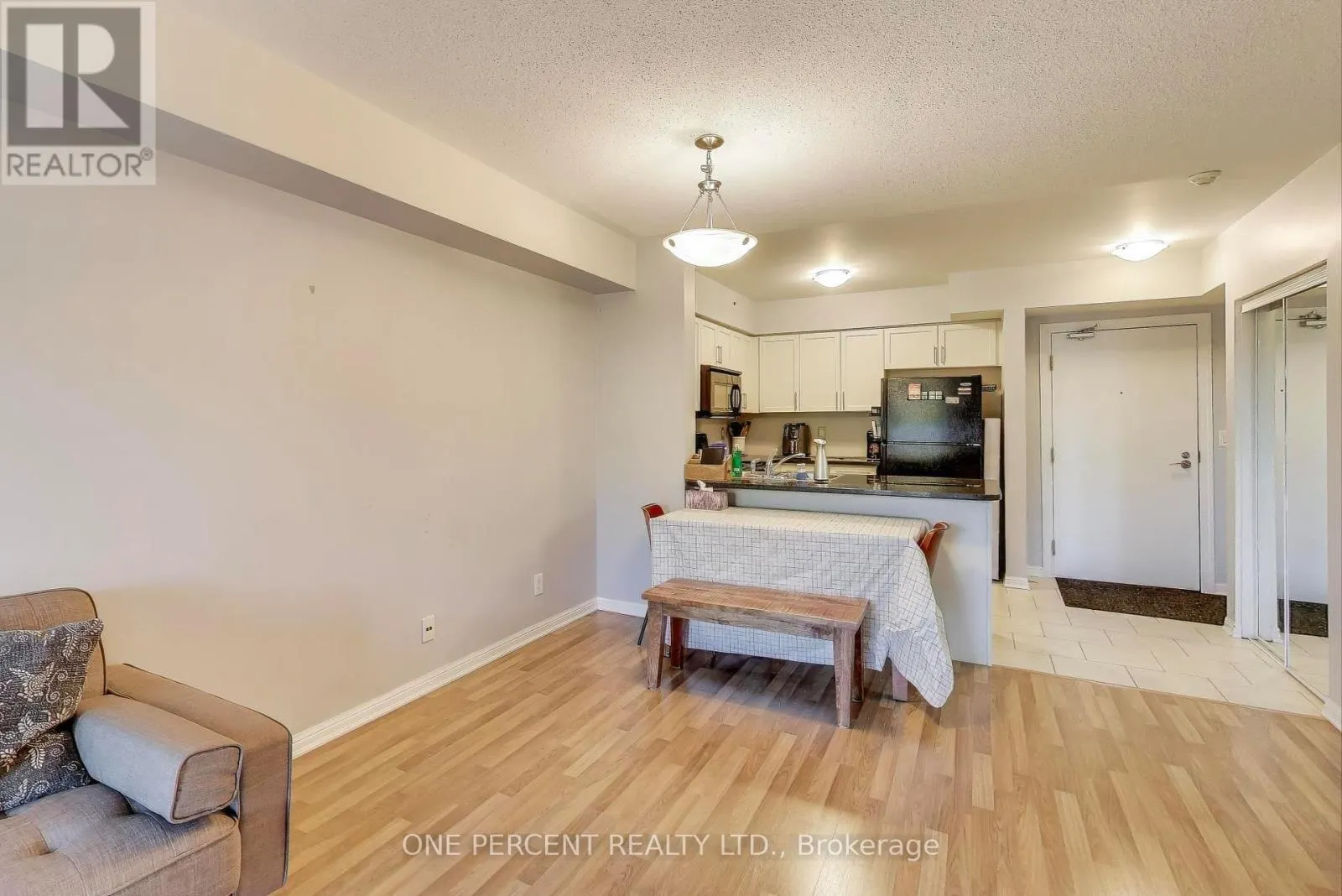 417 - 60 MENDELSSOHN STREET