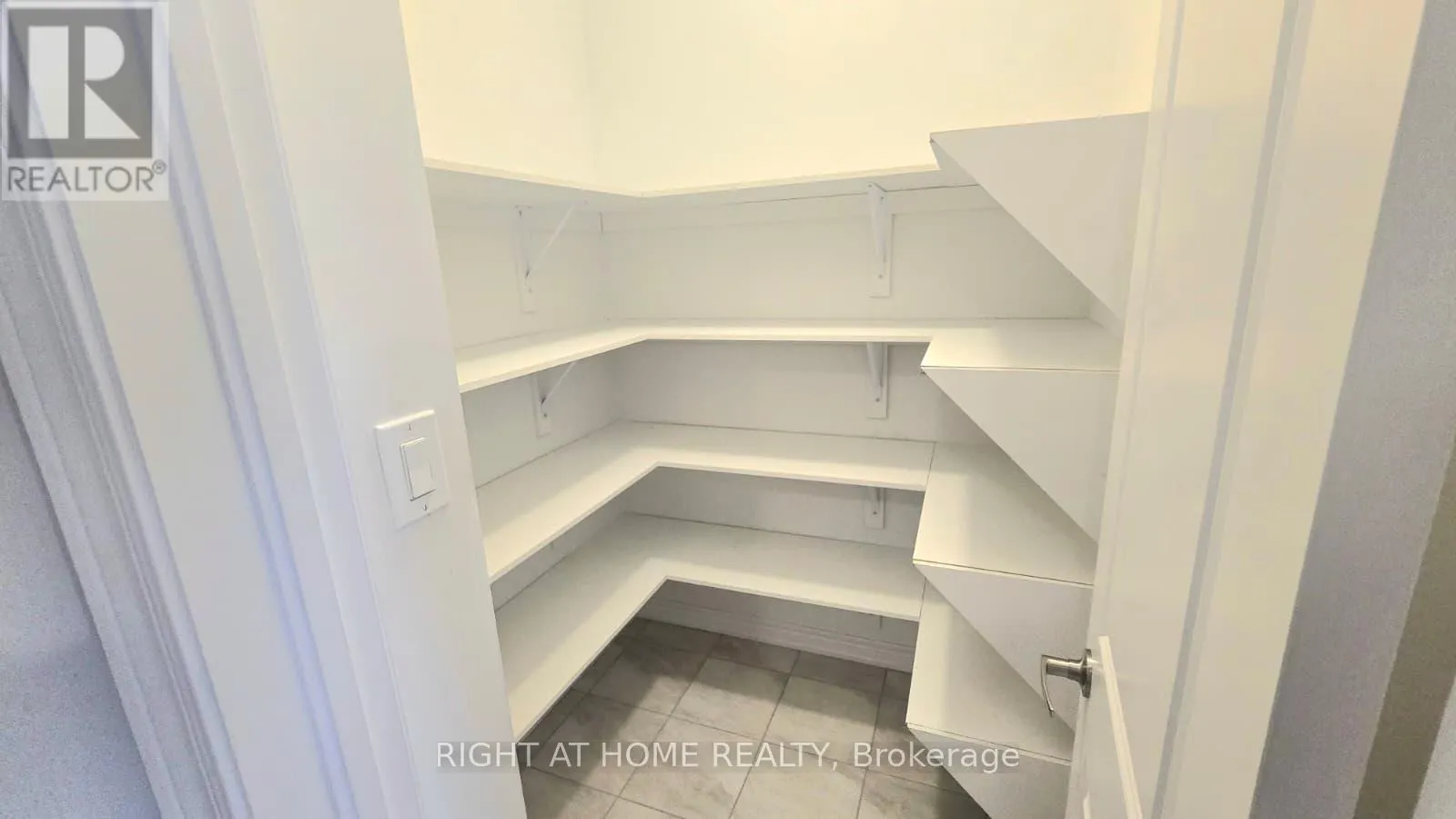 1992 CAMERON LOTT CRESCENT