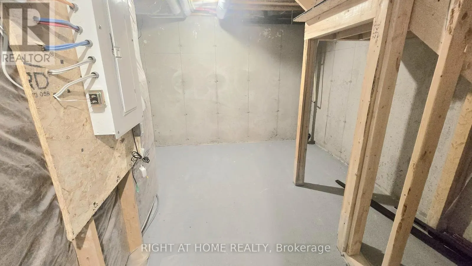 1992 CAMERON LOTT CRESCENT