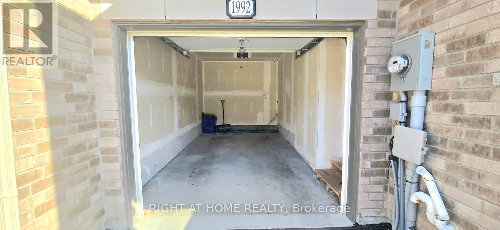 1992 CAMERON LOTT CRESCENT